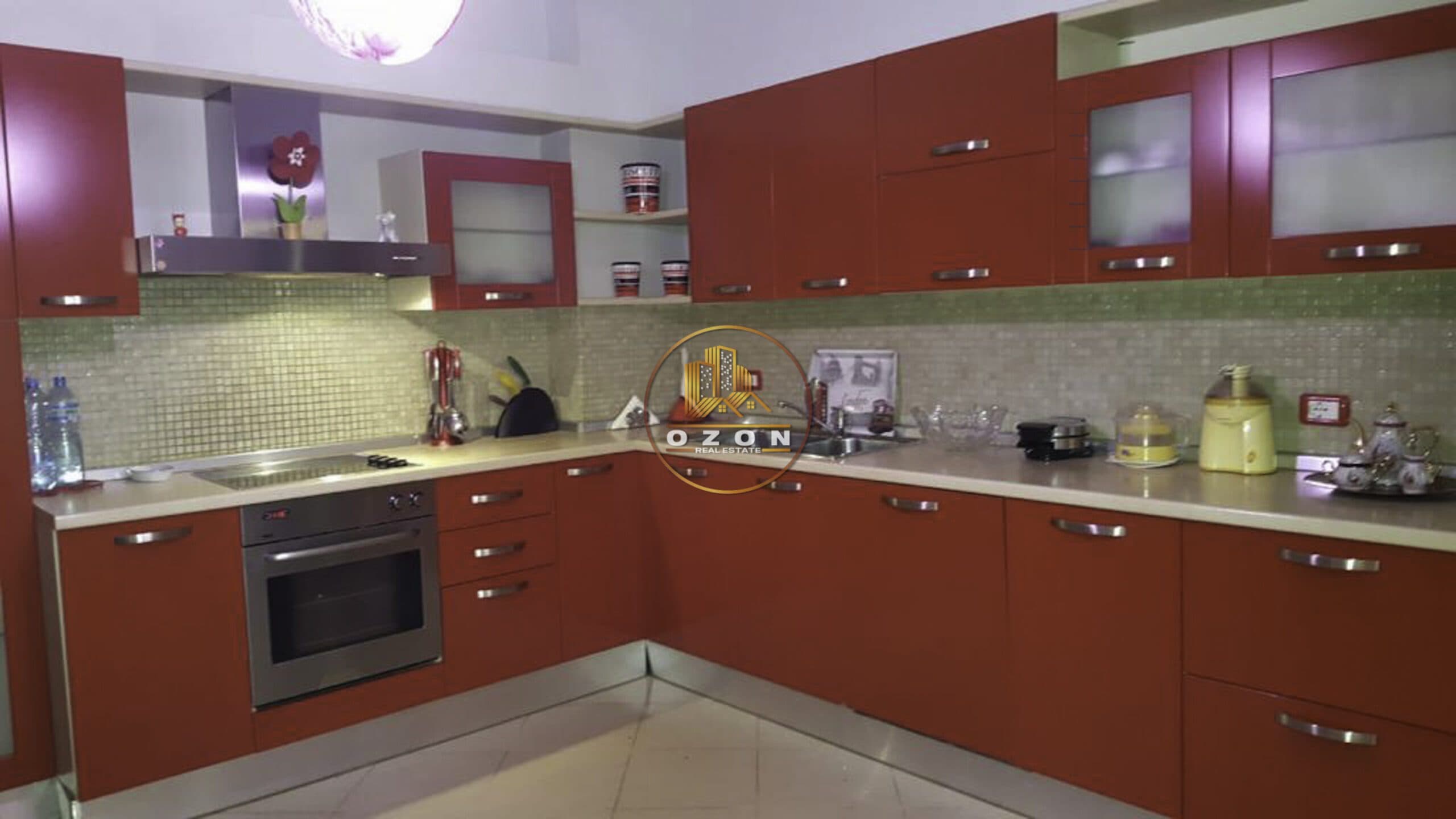 Jepet me qera apartament 2+1+2 , i mobiluar , tek 21 Dhjetori .