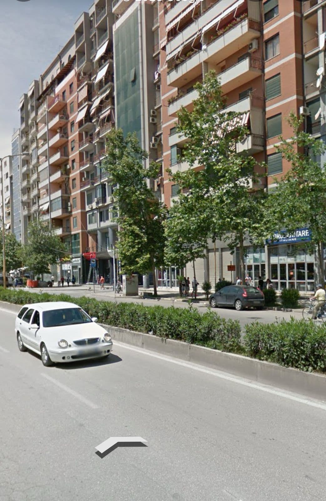 Shitet Super Apartament Okazion Tek Rruga e Kavajës, Pranë Qëndrës Glob!