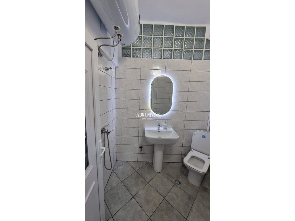 Apartament 1+1 me qira për biznes ose banim, tek Kafe Flora, Qender! 4