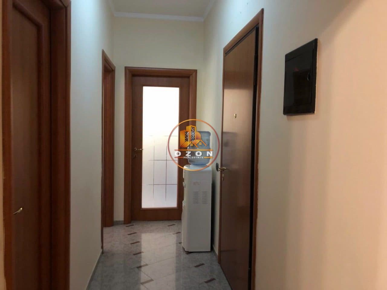 AMBIENT BIZNESI ME QERA ,NE ZONEN E ISH BLLOKUT !