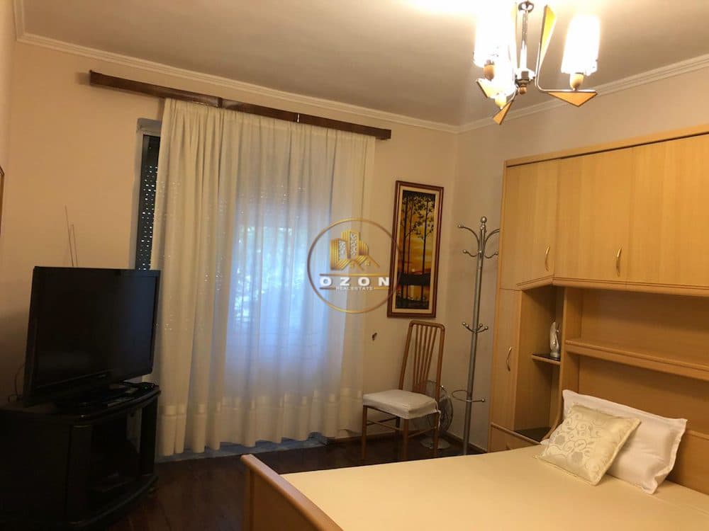 Jepet me qira apartament 3+1, per zyra ose banim . Bulevardi “Bajram Curri” 3