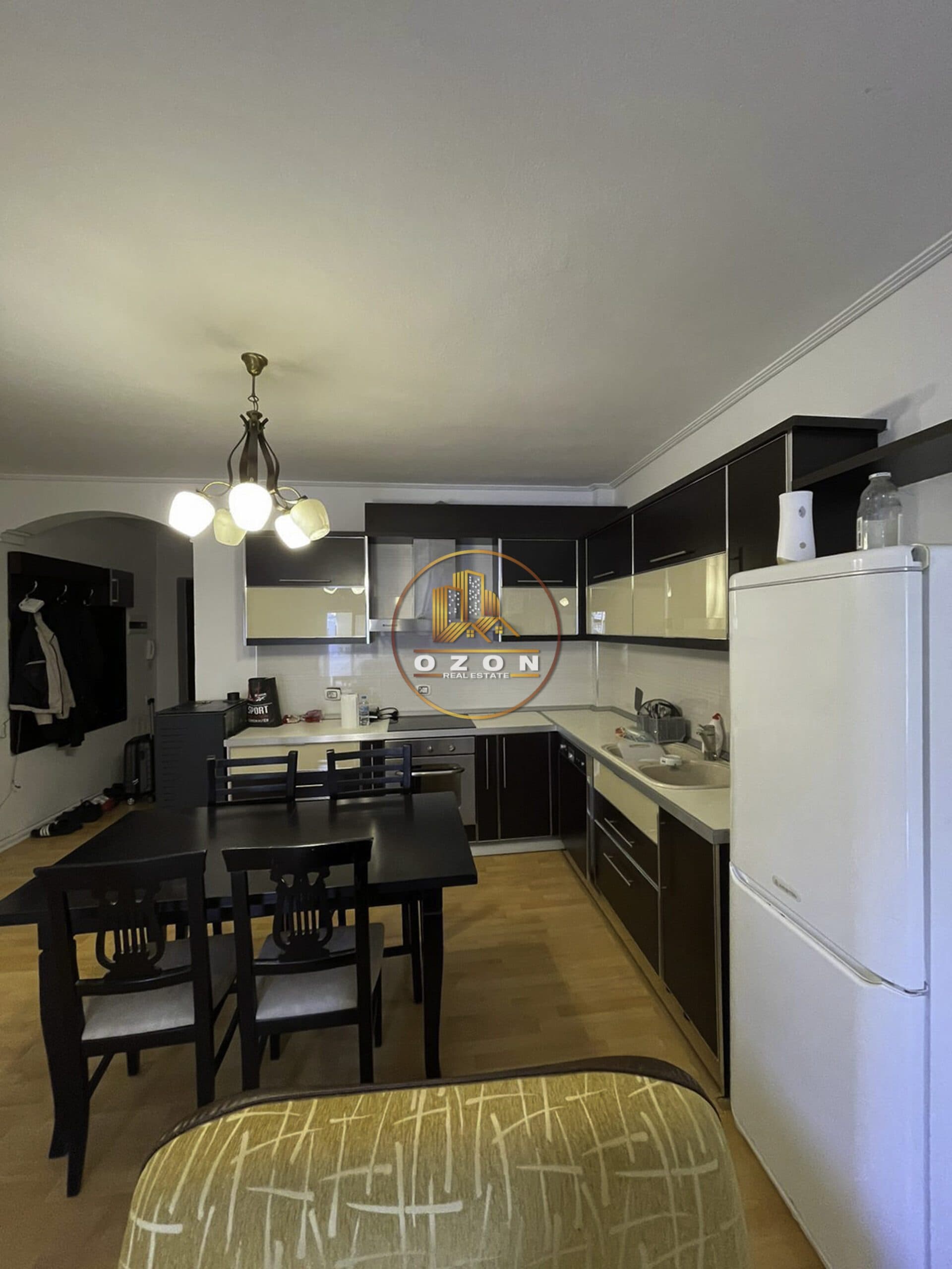 APARTAMENT 1+1 ME QERA , KOMUNA E PARISIT !
