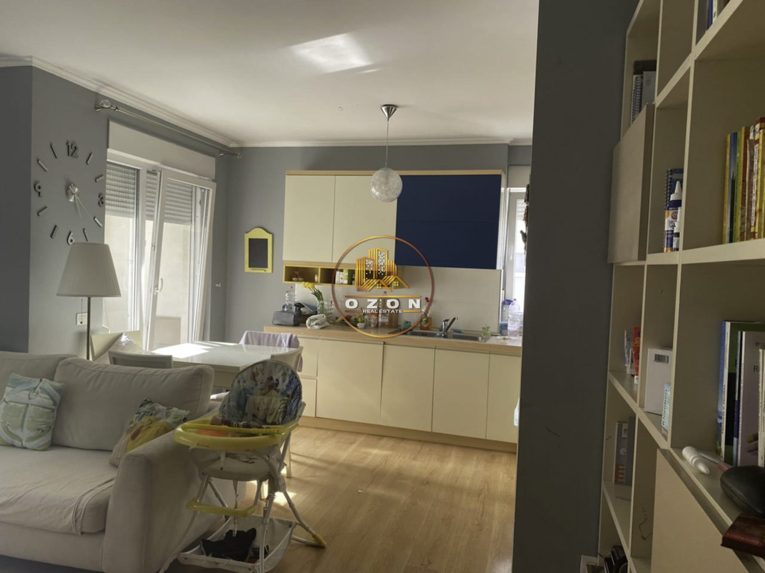 JEPET ME QERA APARTAMENT 2+1 .ADRESA : KOMPLEKSI KONTAKT !