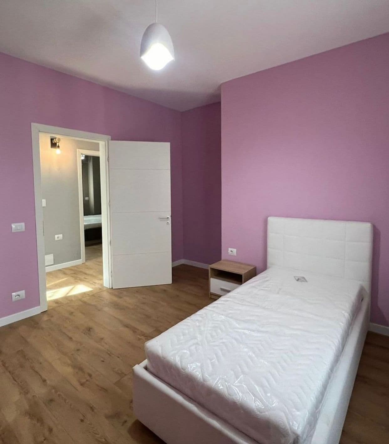 JEPET ME QIRA APARTAMENT LUKSOZ 2+1 ME POST PARKIMI PRANË KOPSHTIT BOTANIK TEK XHAMIA,TIRANË! 4