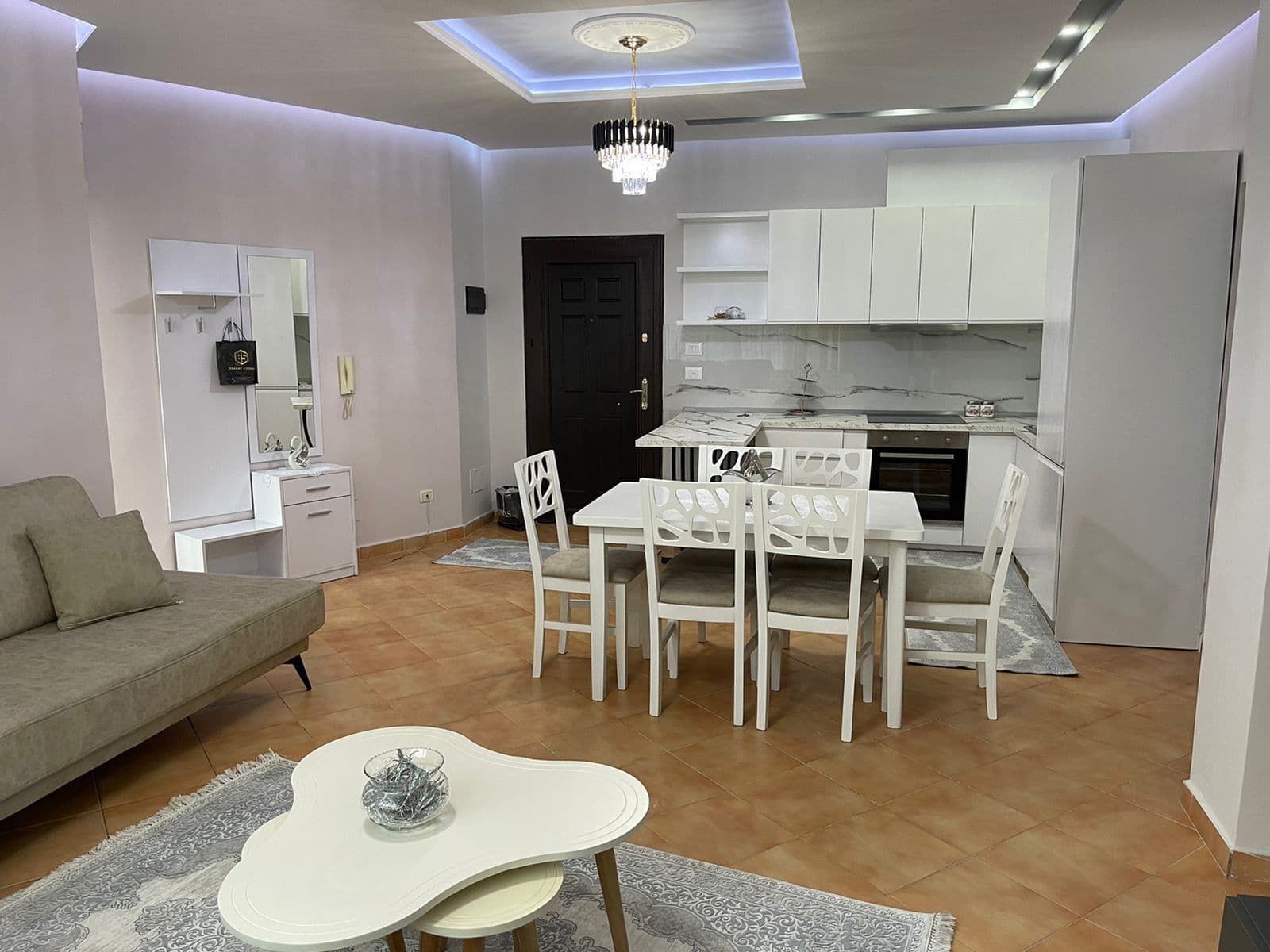 Apartament 1+1 për qira tek Liqeni i Thatë! 2