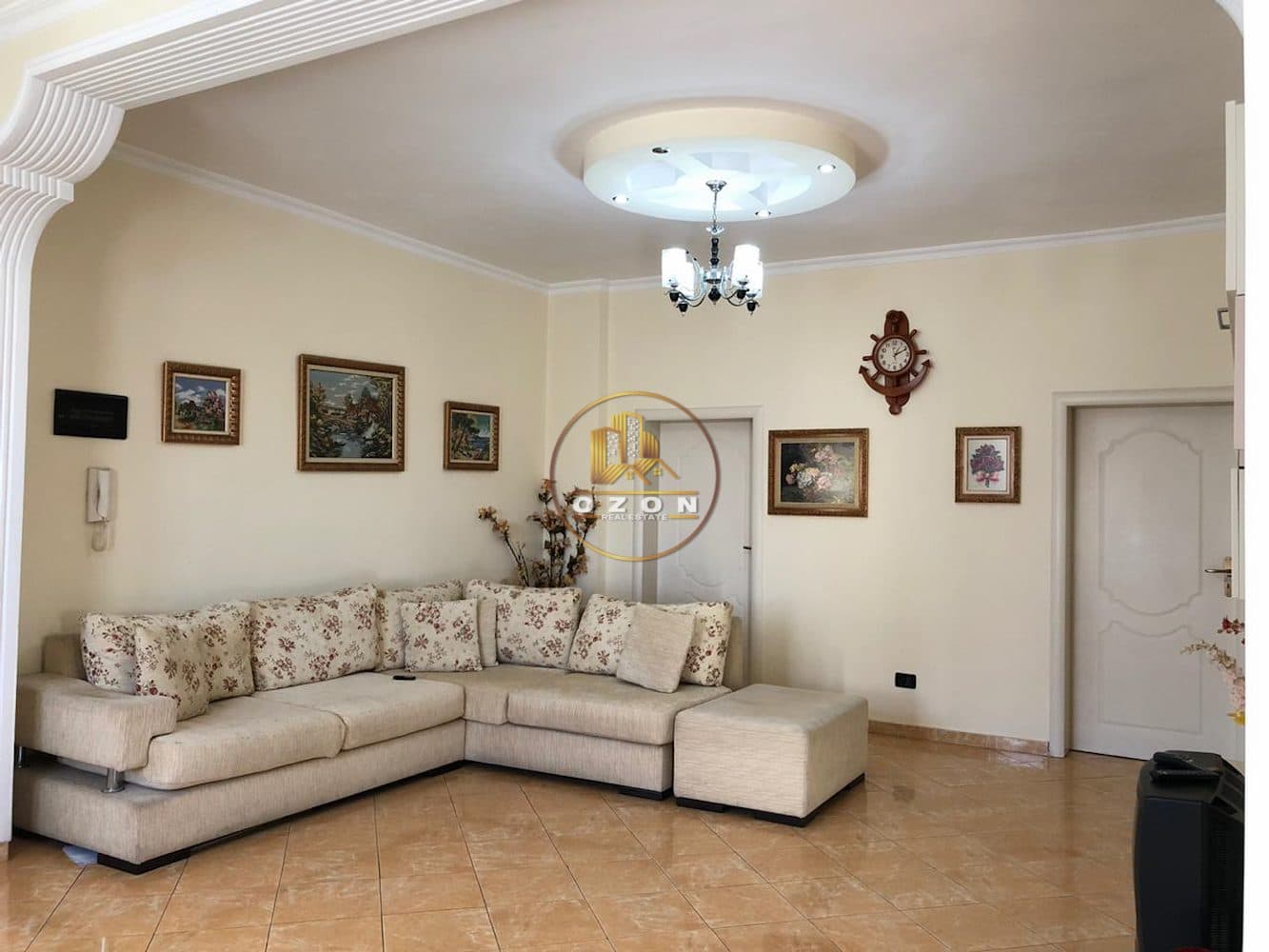 Super apartament ne shitje , 2+1 me hipoteke . Adresa : Don Bosko. 4