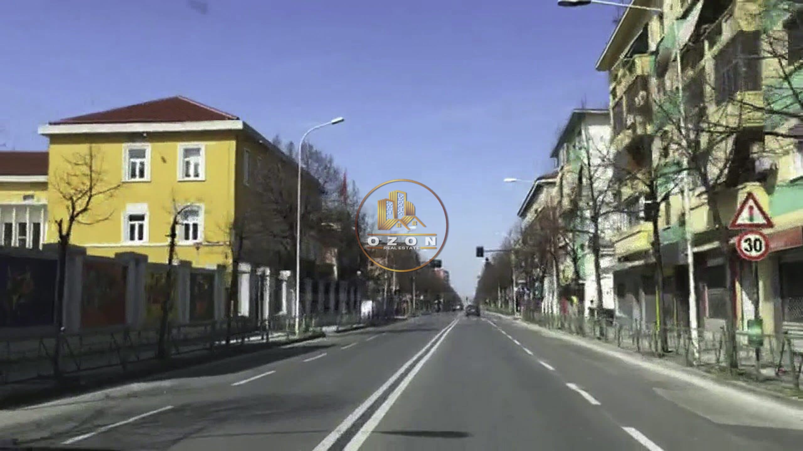 JEPET ME QERA GODINE MULTIFUKSIONALE TEK RRUGA E DURRESIT !