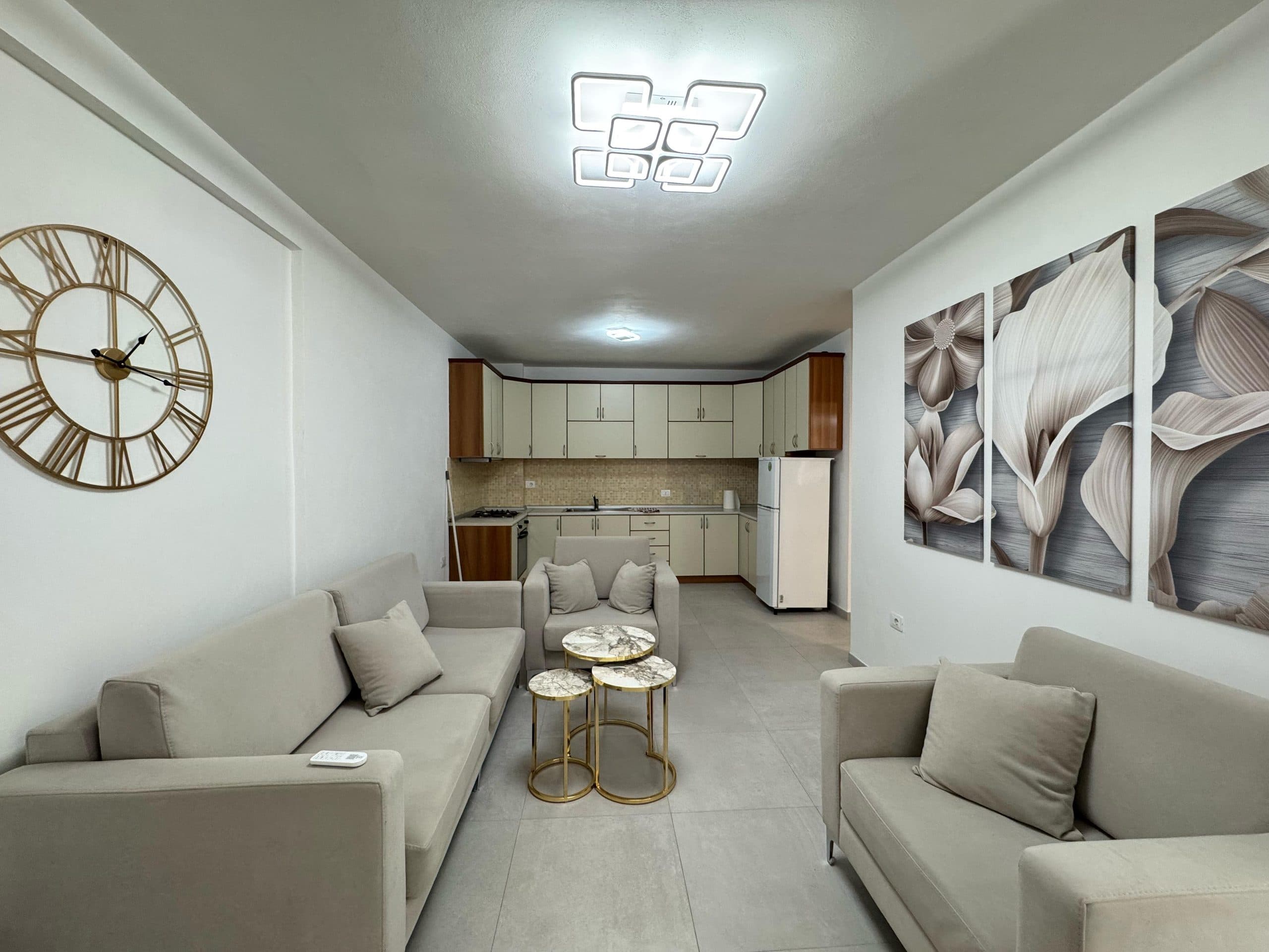 Apartament 2+1 me qira (biznes ose banimin) – Ish Ekspozita!