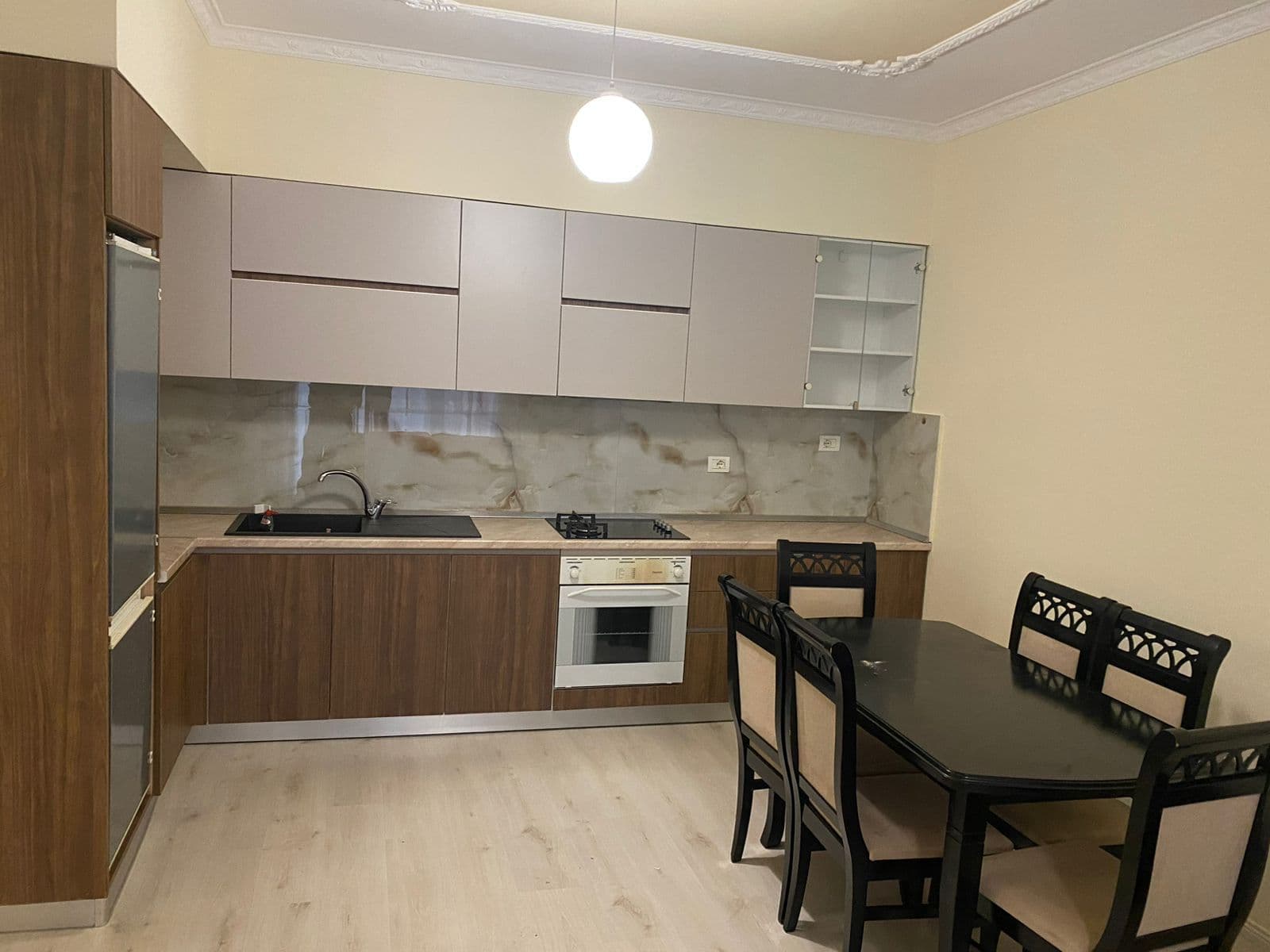 Apartament 2+1+2 me Post Parkimi për Qira tek Green City Astir! 2
