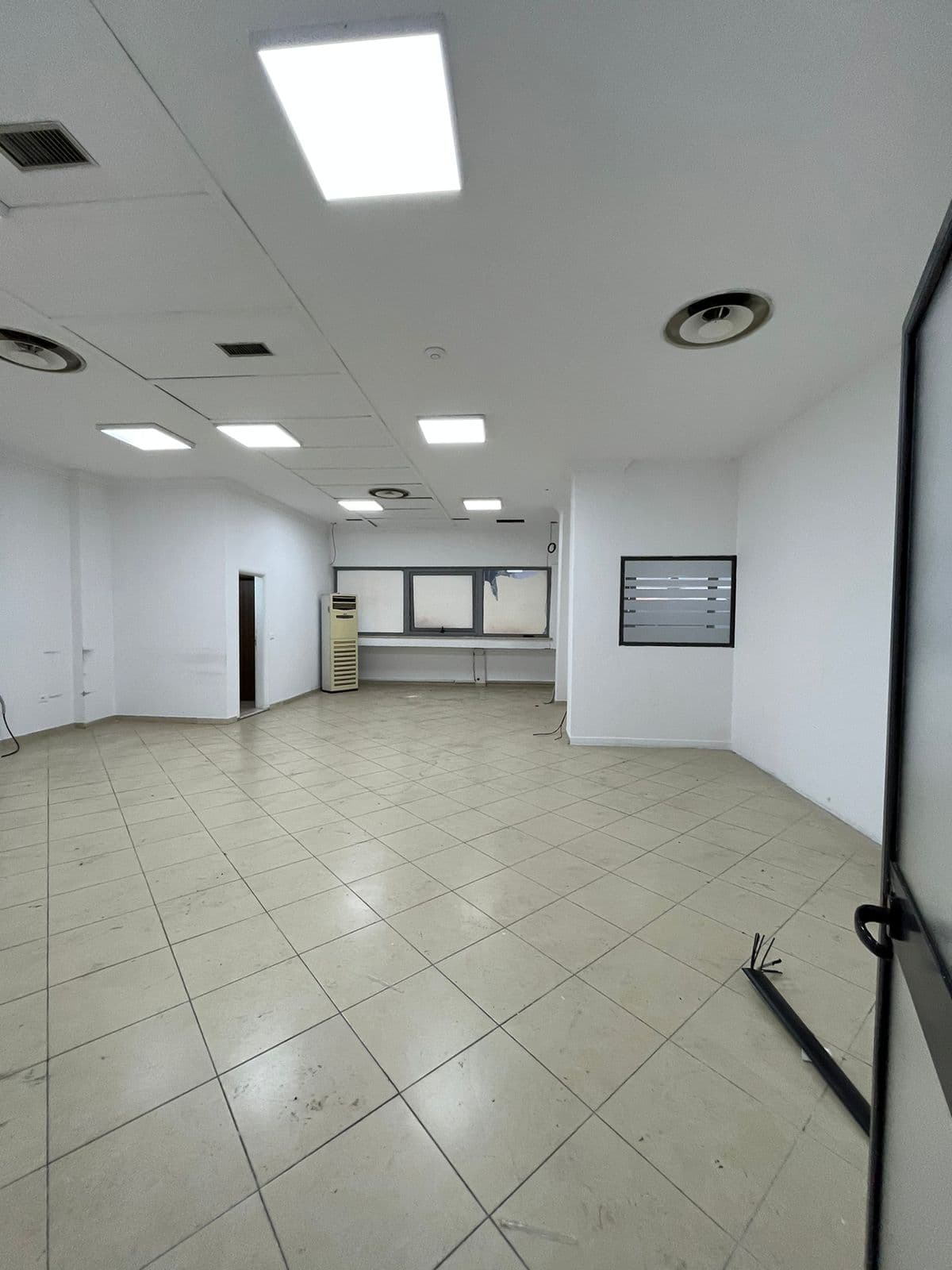 Ambient Biznesi per Qira, Rruga Kavajes Tirane! 1