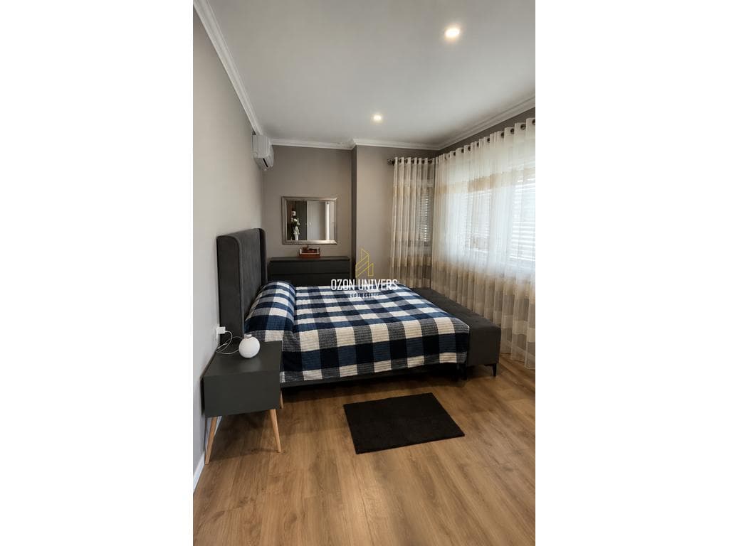 Vilë 3-katëshe për qira në Sauk të Vjetër! 4