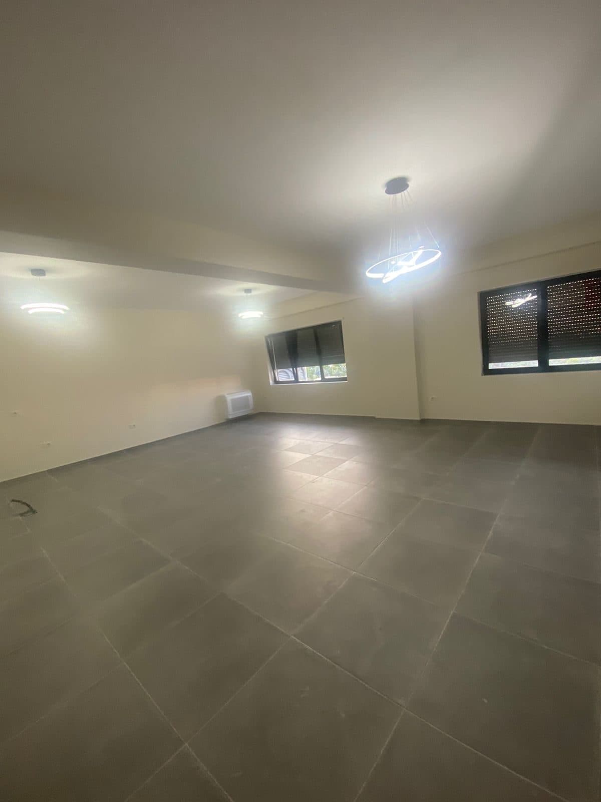 JEPET ME QIRA APARTAMENT 2+1+2, NE FAZE MOBILIMI, ZGJATIMI I KODRA E DIELLIT 1!!!