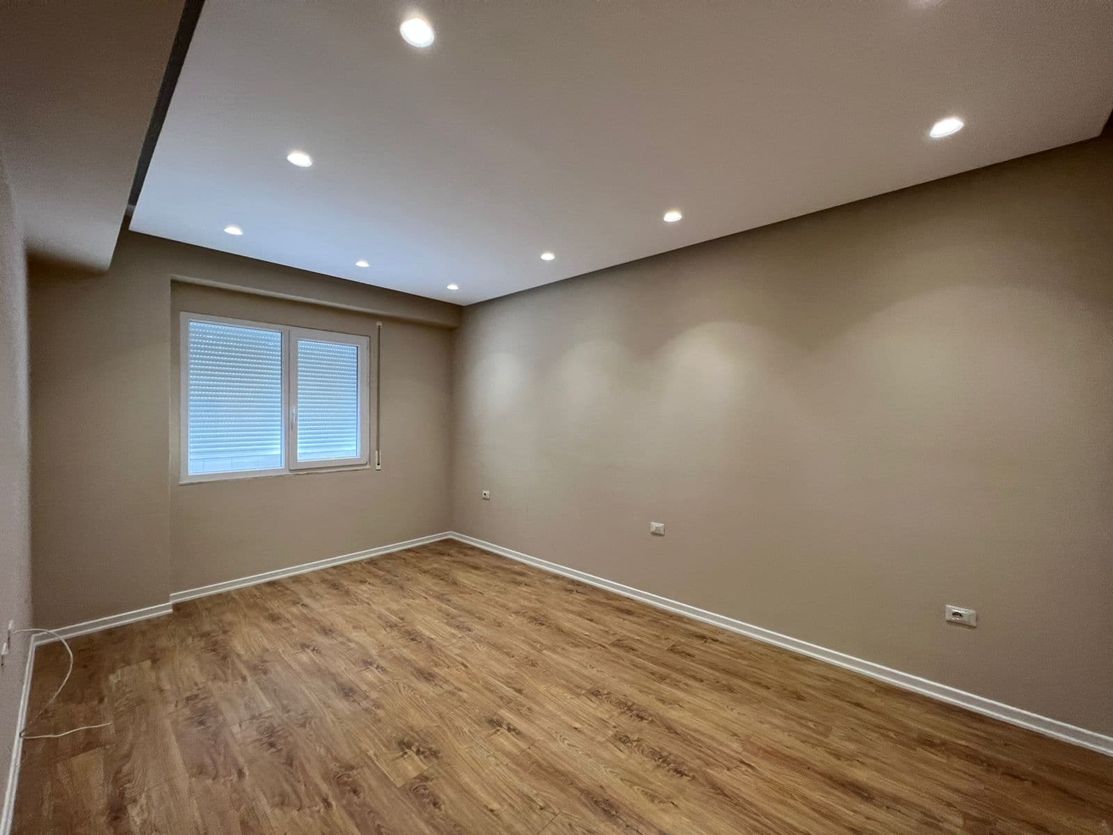 Apartament 2+1+2 Bosh për Qira Te Rruga e Dibres! 3