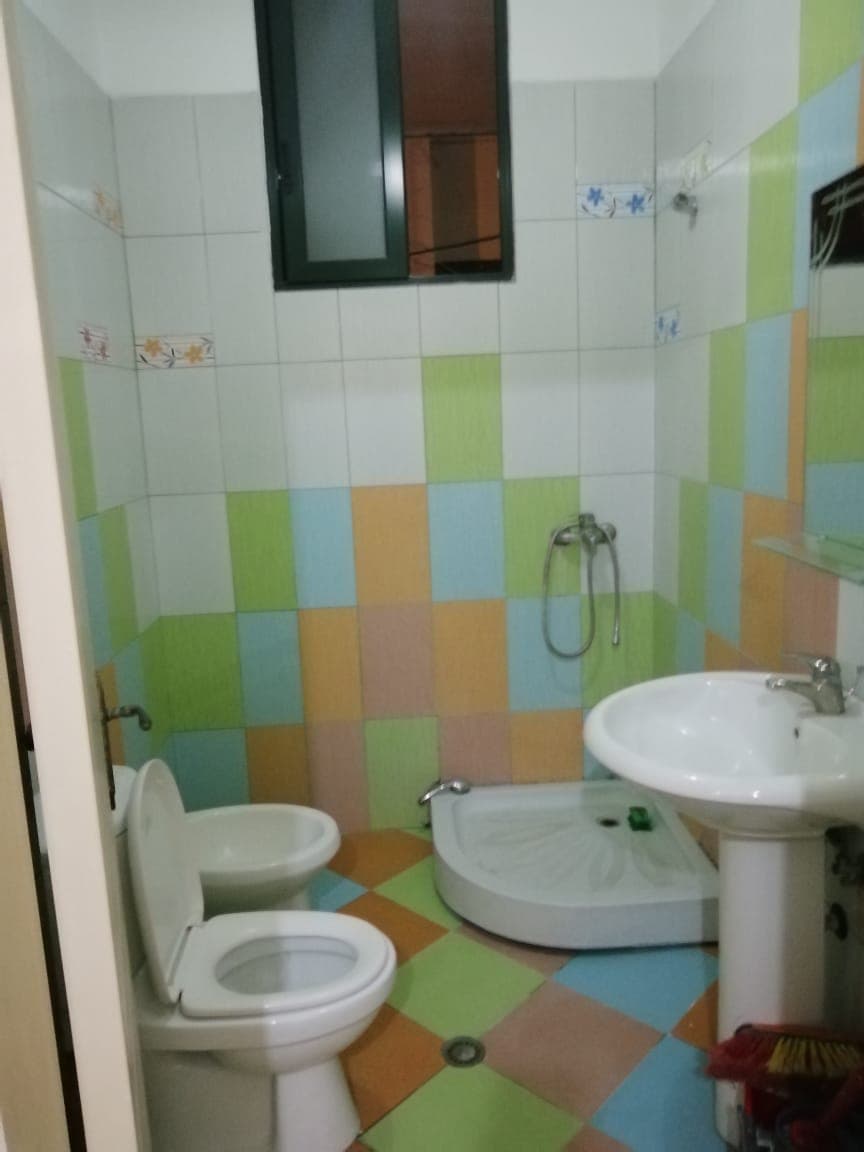 Apartament 2+1 per qera/shitje tek Komuna e Parisit.