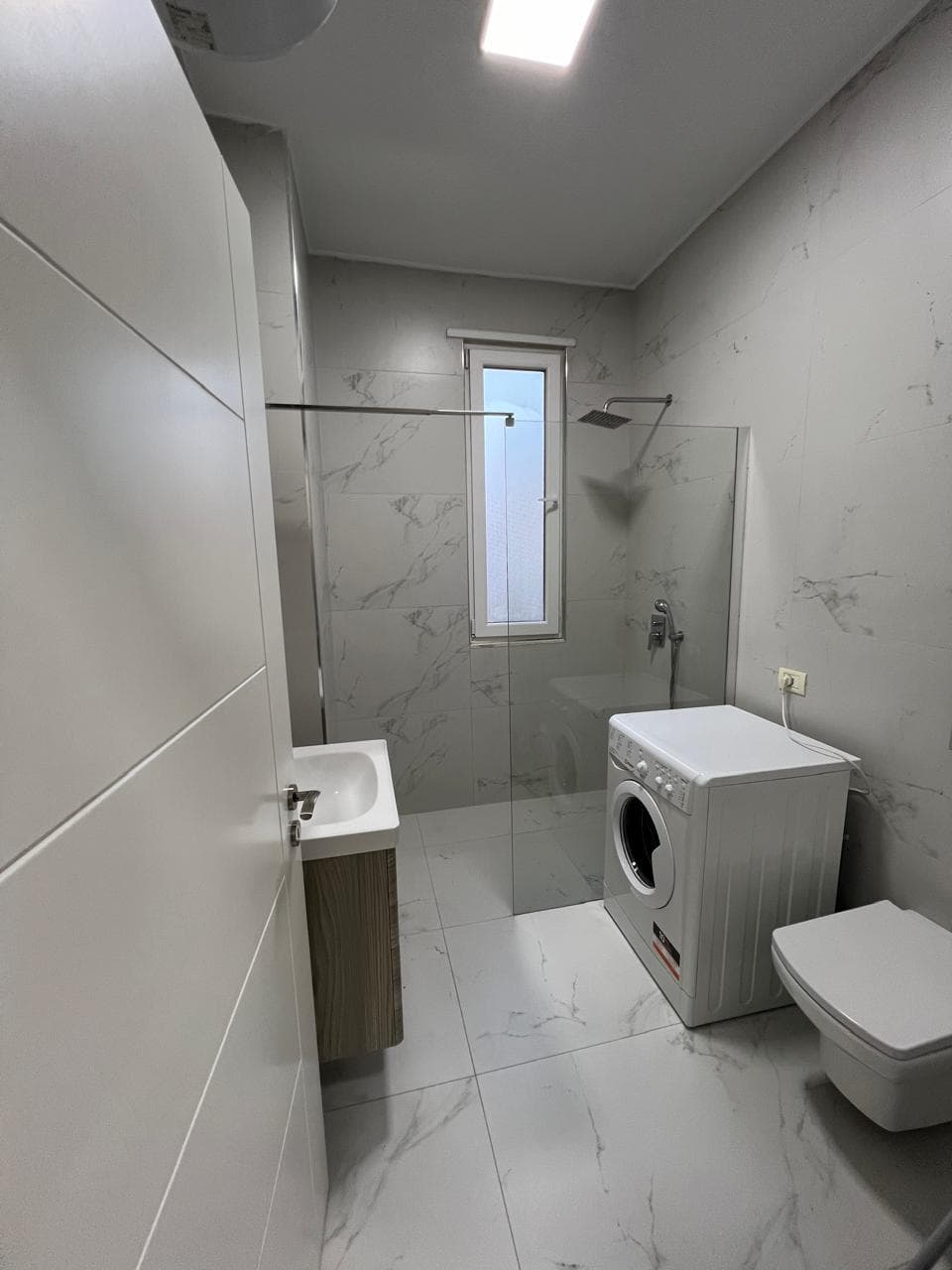 Apartament 2+1 me Qera Ish Fusha Aviacionit. 4