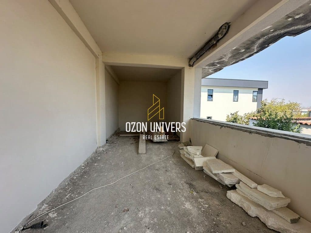 Jepet me qira godinë 4 katëshe+bodrum, pranë TopChannel, Kashar ! 2