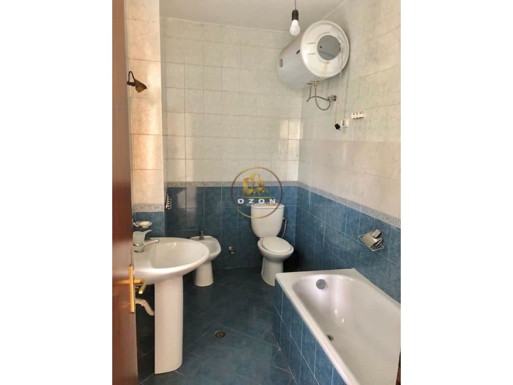 Jepet me qira apartament 3+1 per banim & zyra ,Bulevardi ”Gjergj Fishta” 3