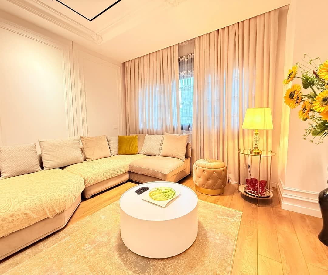 Apartament Luksoz 2+1+2 me Qira pranë Qendrës – Rruga e Barrikadave 4
