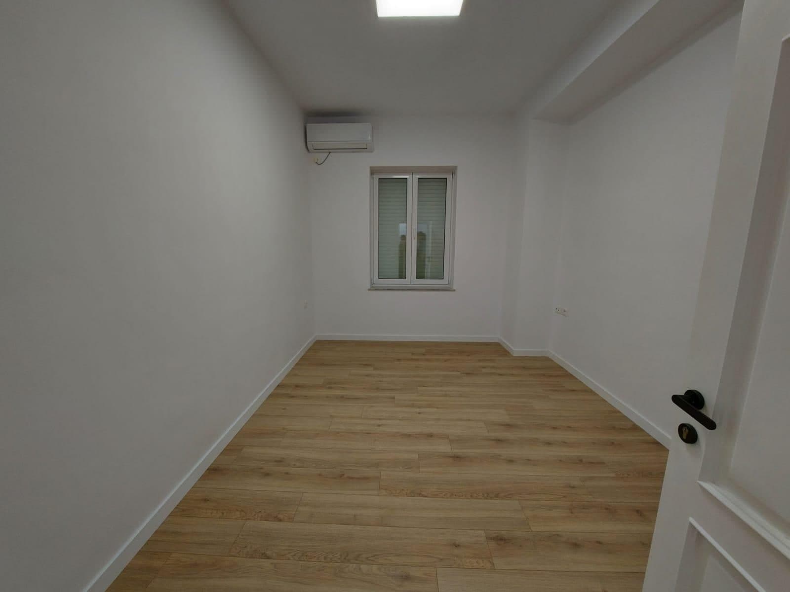 Apartament 2+1 Me Qira Tek Shallvaret! 2