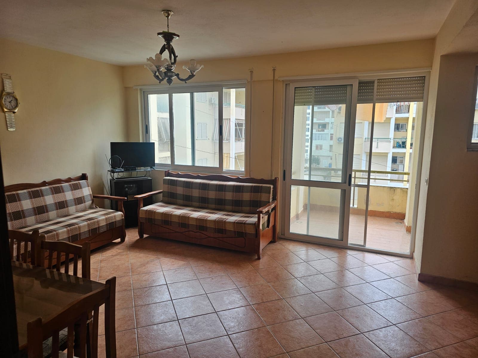 Shitet Apartament 1+1 në Mali i Robit, Golem