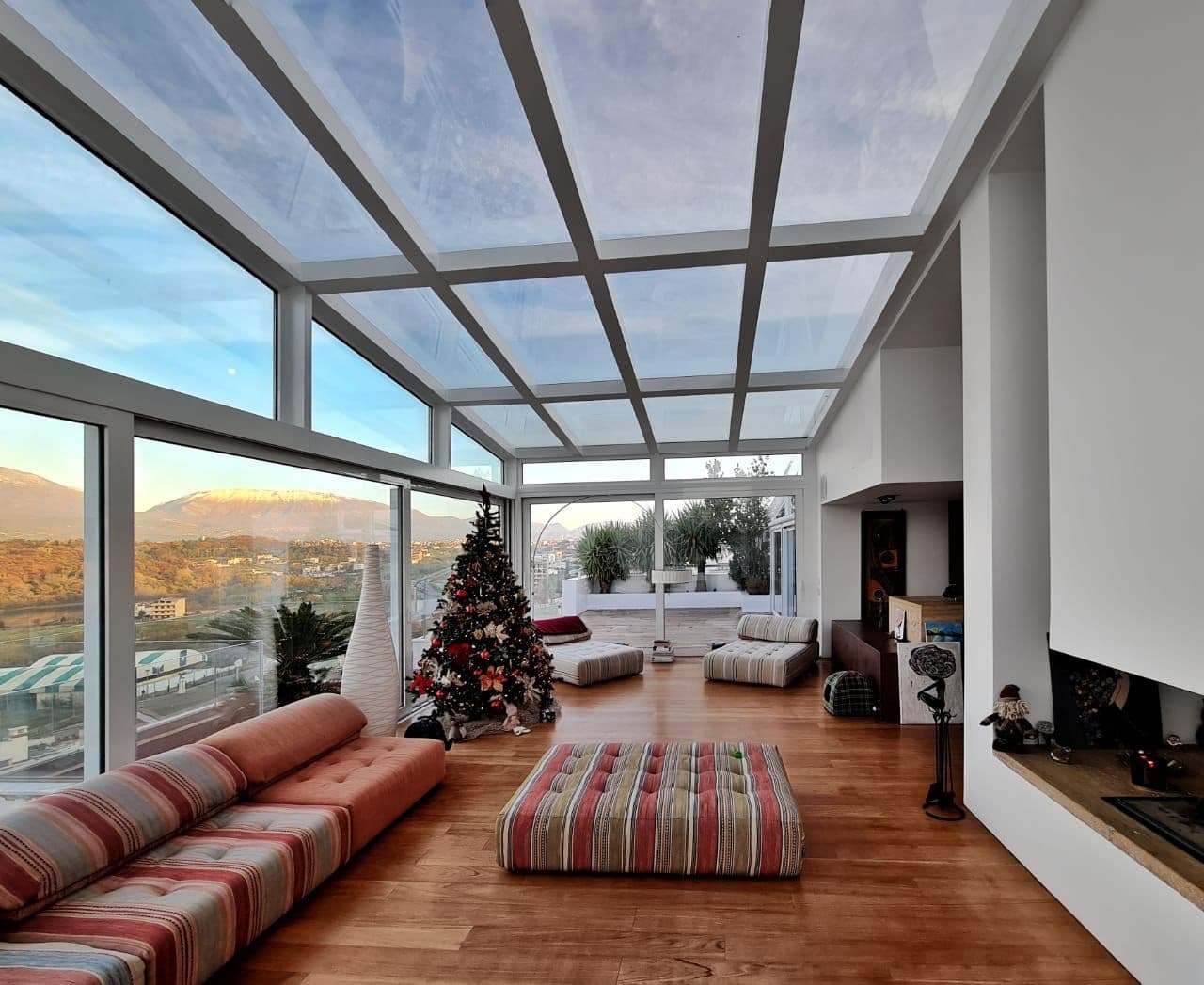 SHITET PENTHOUSE ME PAMJE FANTASTIKE TEK LIQENI I THATE! 2