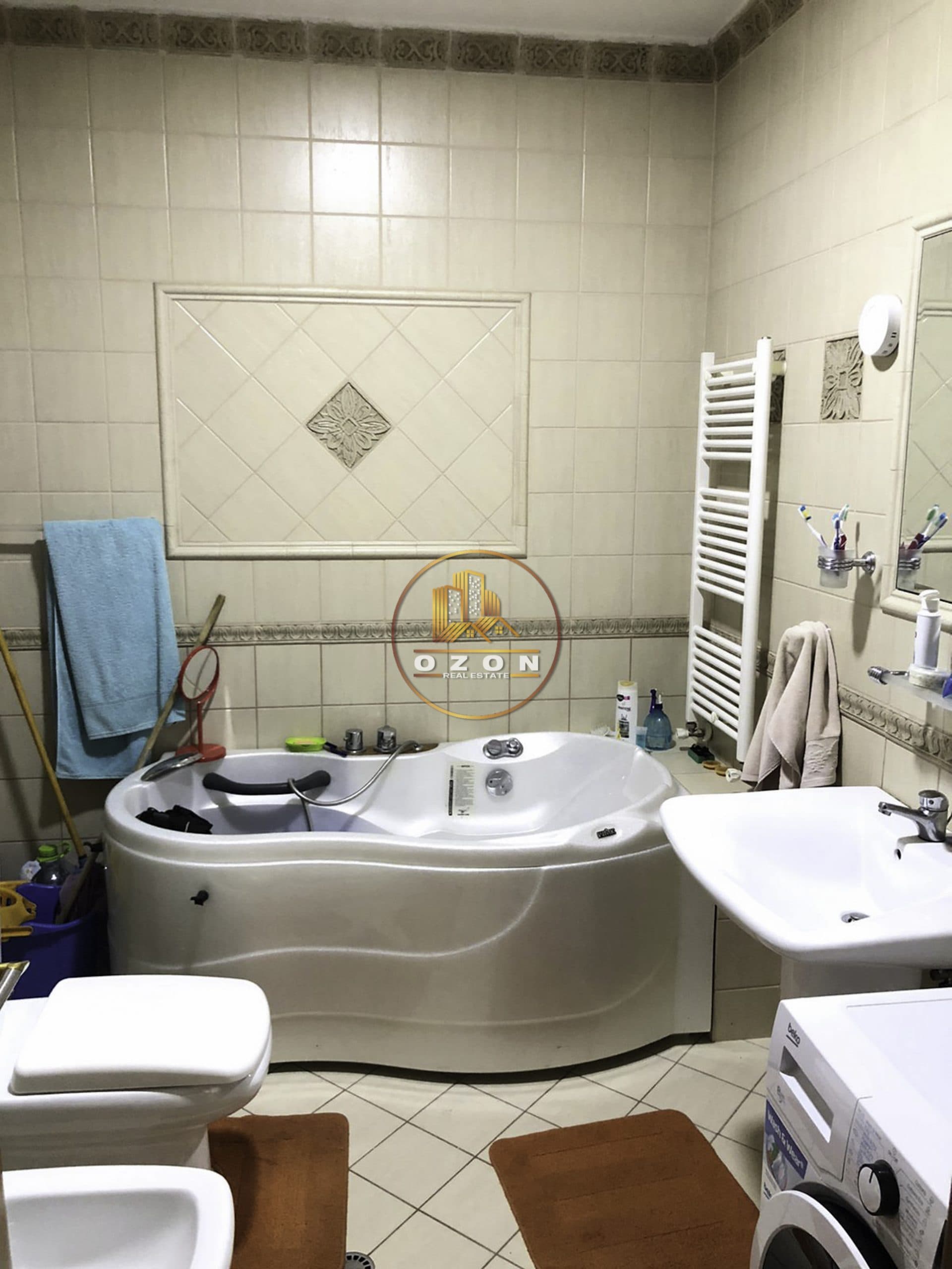 Jepet me qera apartament 3+1+2 .Adresa: Rruga “Andon Z. Cajupi” ,Bllok
