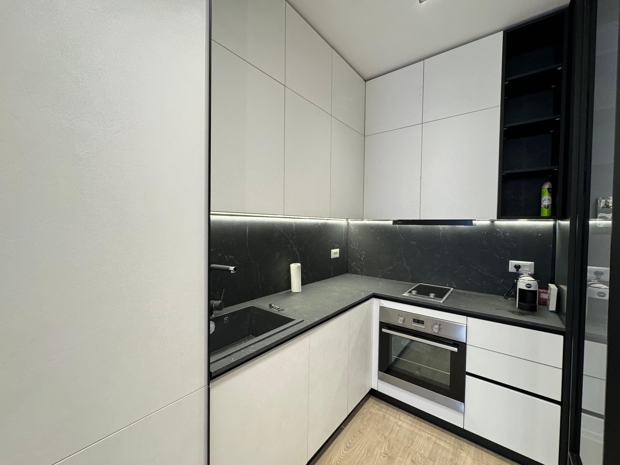 Apartament modern 1+1 me qira tek Tirana Garden Building, Rruga e Kavajës! 4