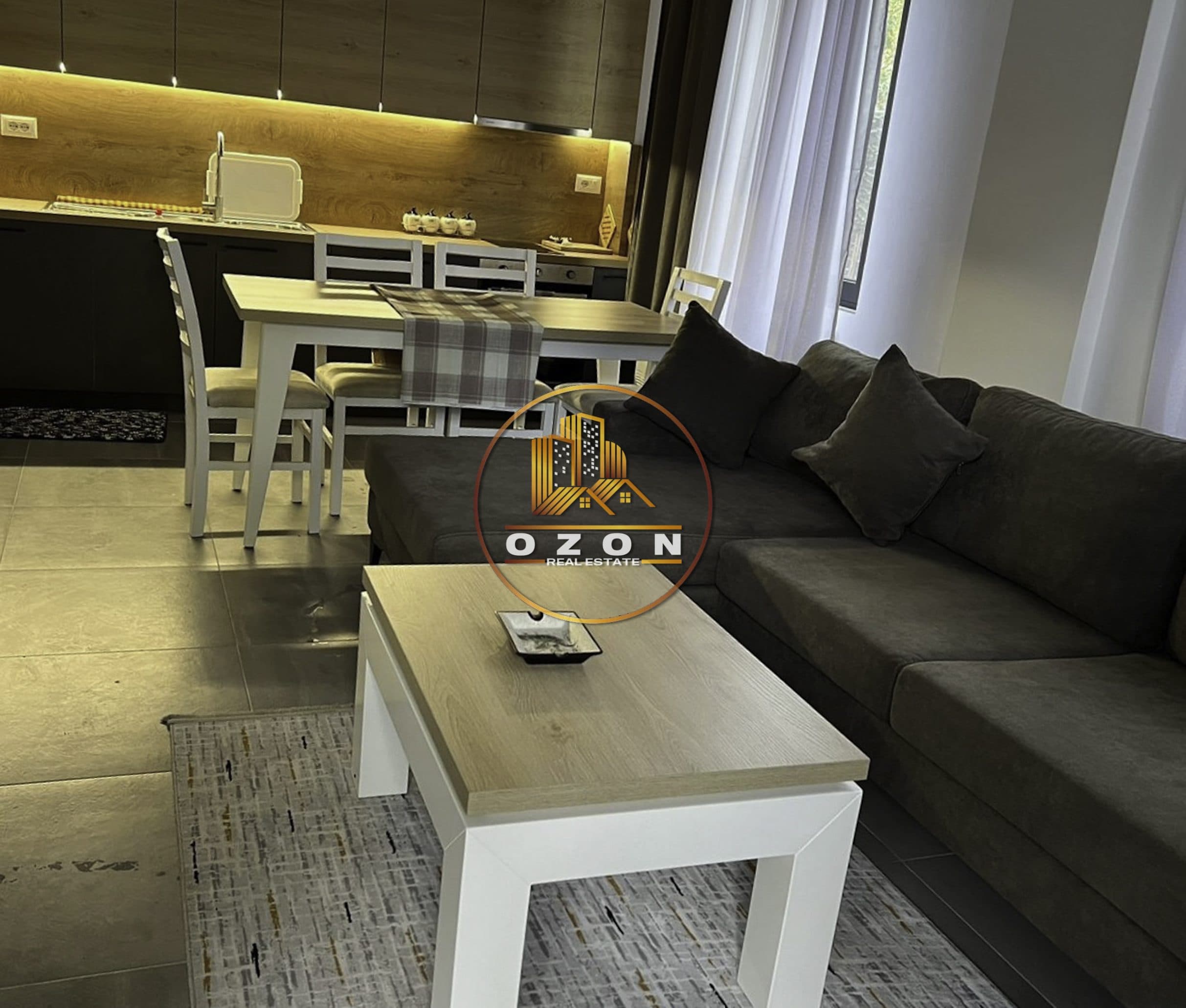 JEPET ME QIRA HYRJE 1+1 E NJE SHTEPIE PRIVATE, KRISTAL CENTER!