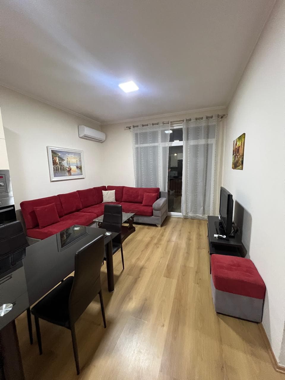 Apartament 2+1 pe qira te Fusha Aviacionit !