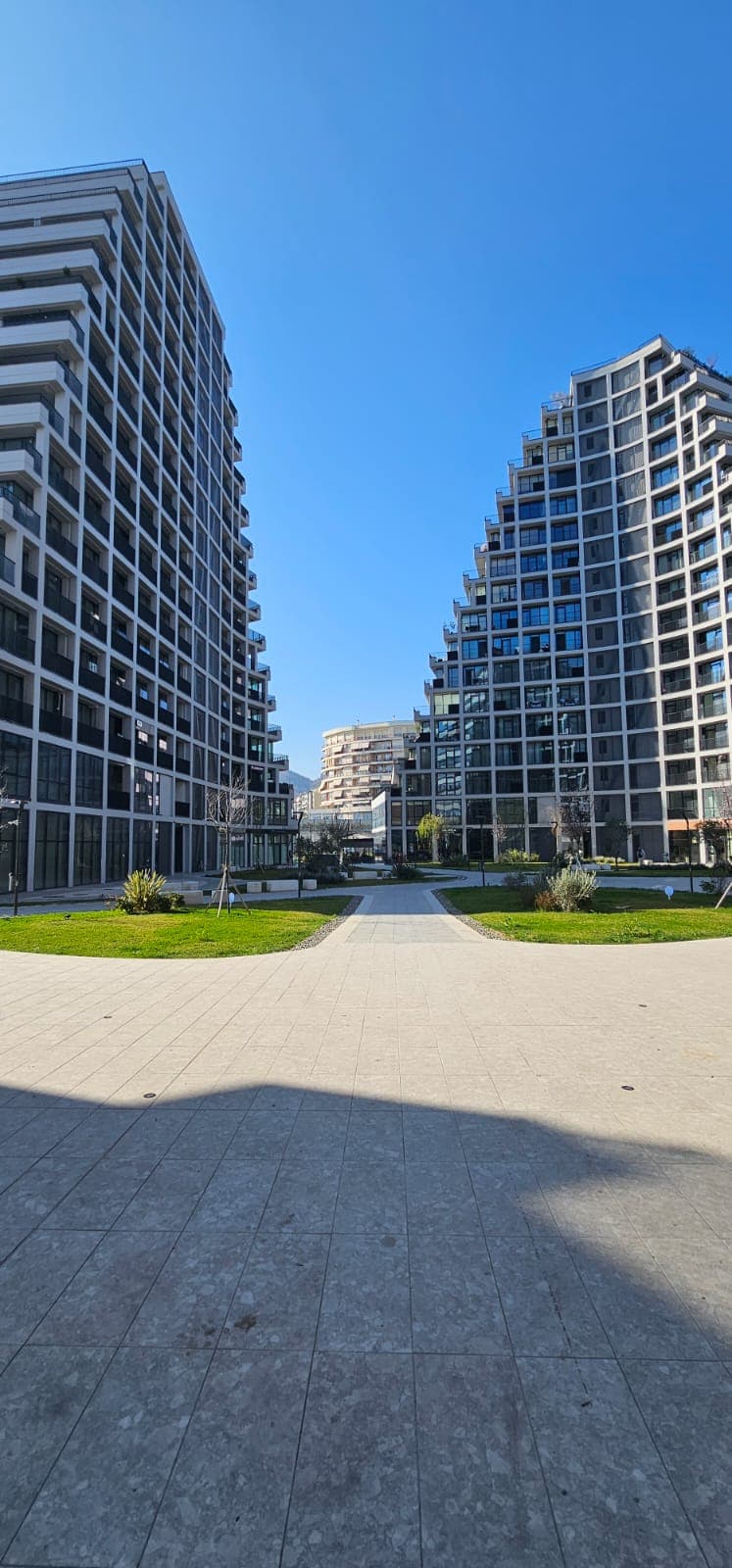 Ambjent per zyra Liqeni i Tiranes, Lake View Rezidence !