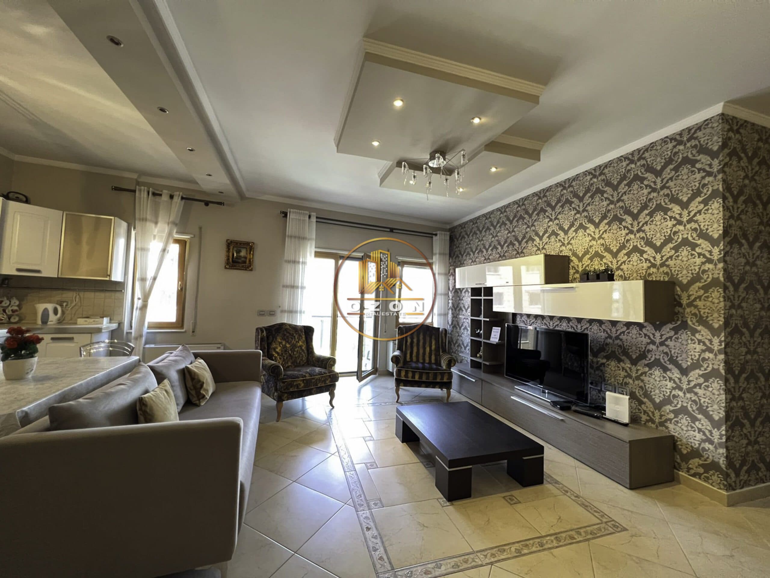 SHITET APARTAMENT 3+1+2 TEK RRUGA E BARRIKADAVE ! 2