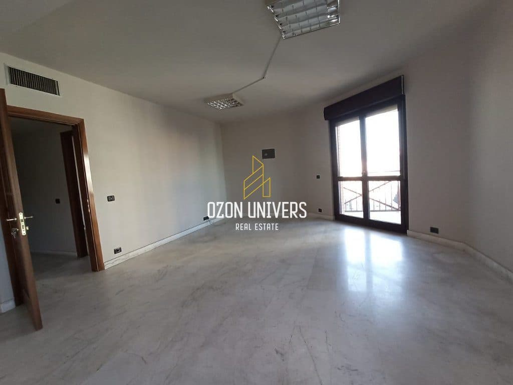 Ambient biznesi për qira në Qendër, pranë Toptanit! 3
