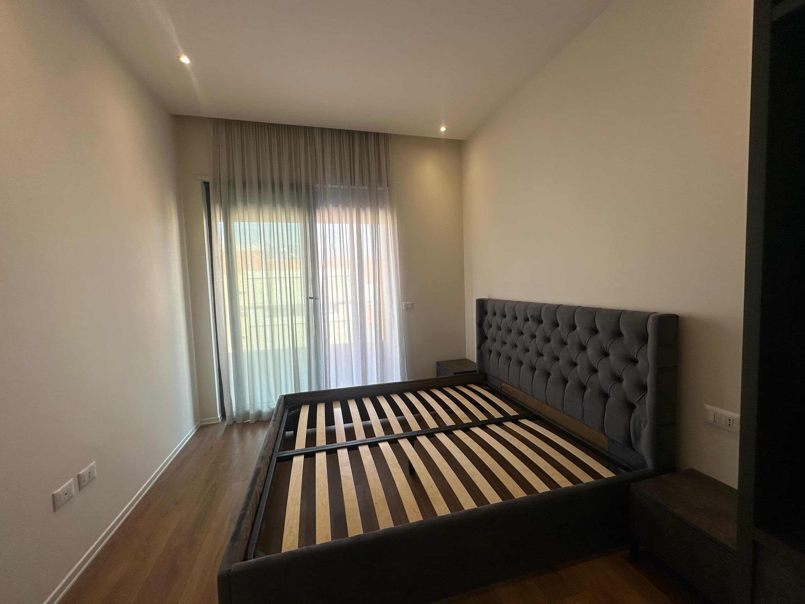 Apartament 1+1+Parking për Qira – Kompleksi Delijorgji, Rruga e Kavajës! 4