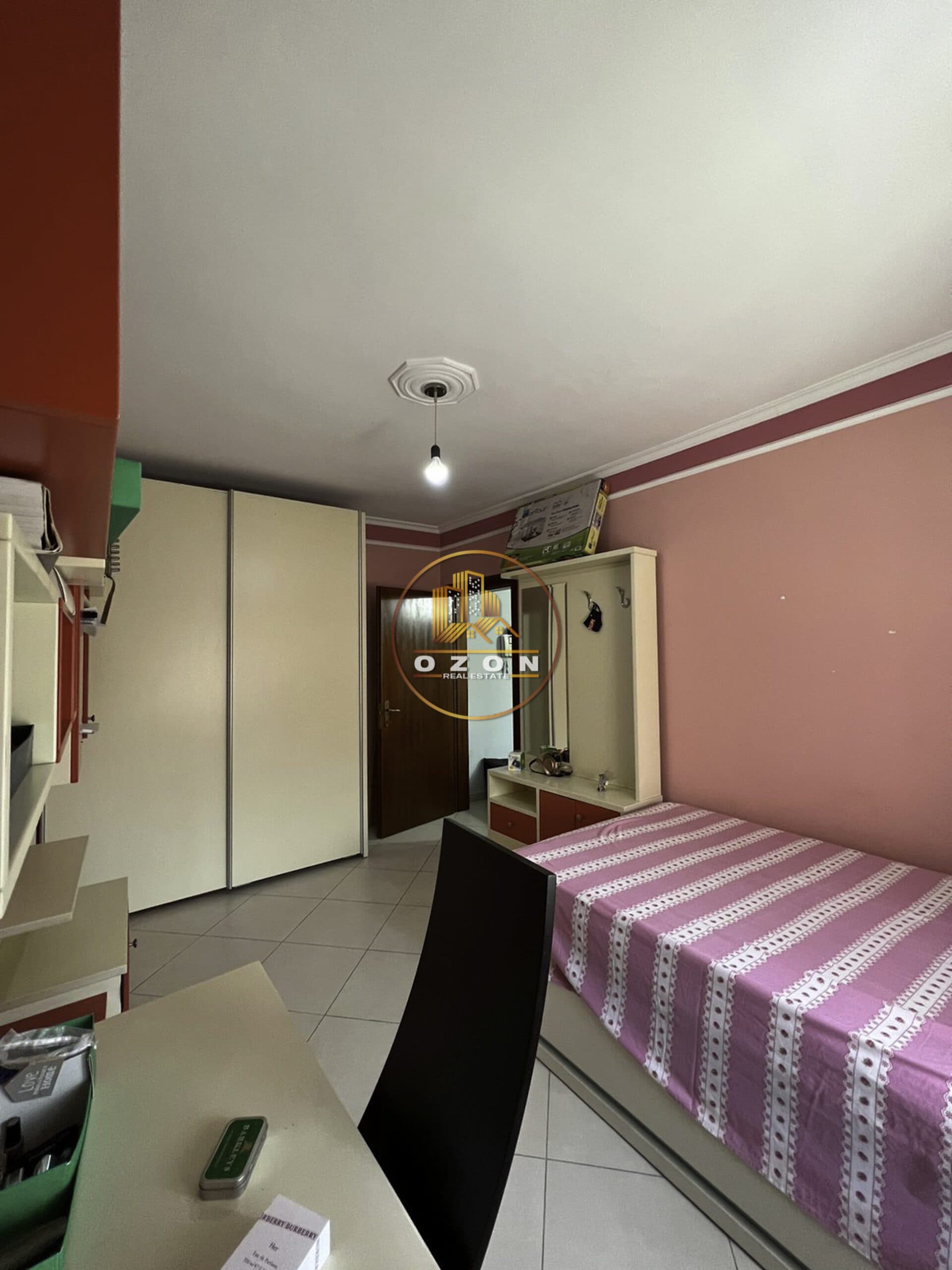 RRUGA E KAVAJES !! JEPET ME QERA APARTAMENT 3+1 .