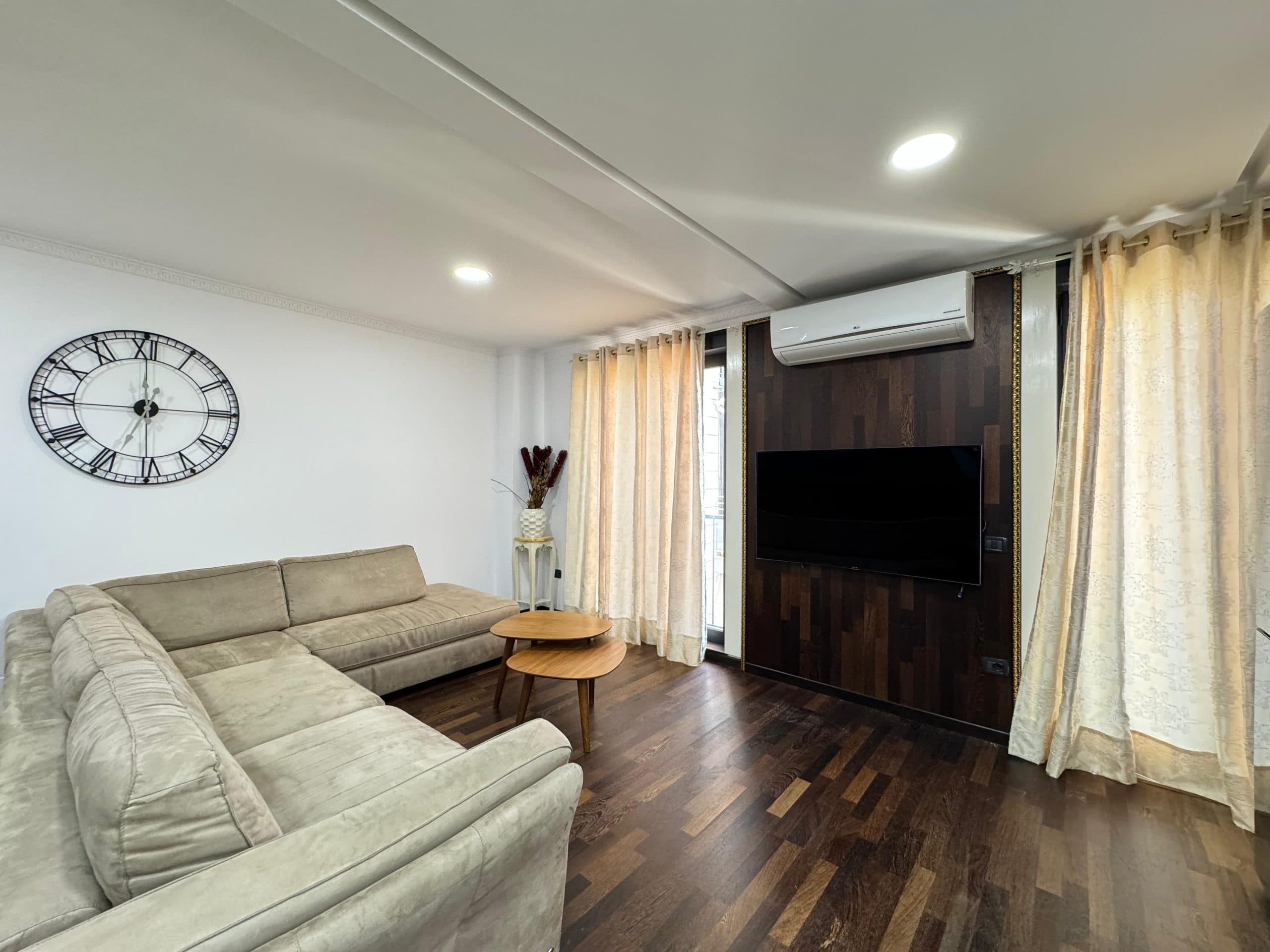 Duplex 2+1+2+2 Poste parkimi për Qira tek Rruga e Kavajës, pranë Qendrës! 3