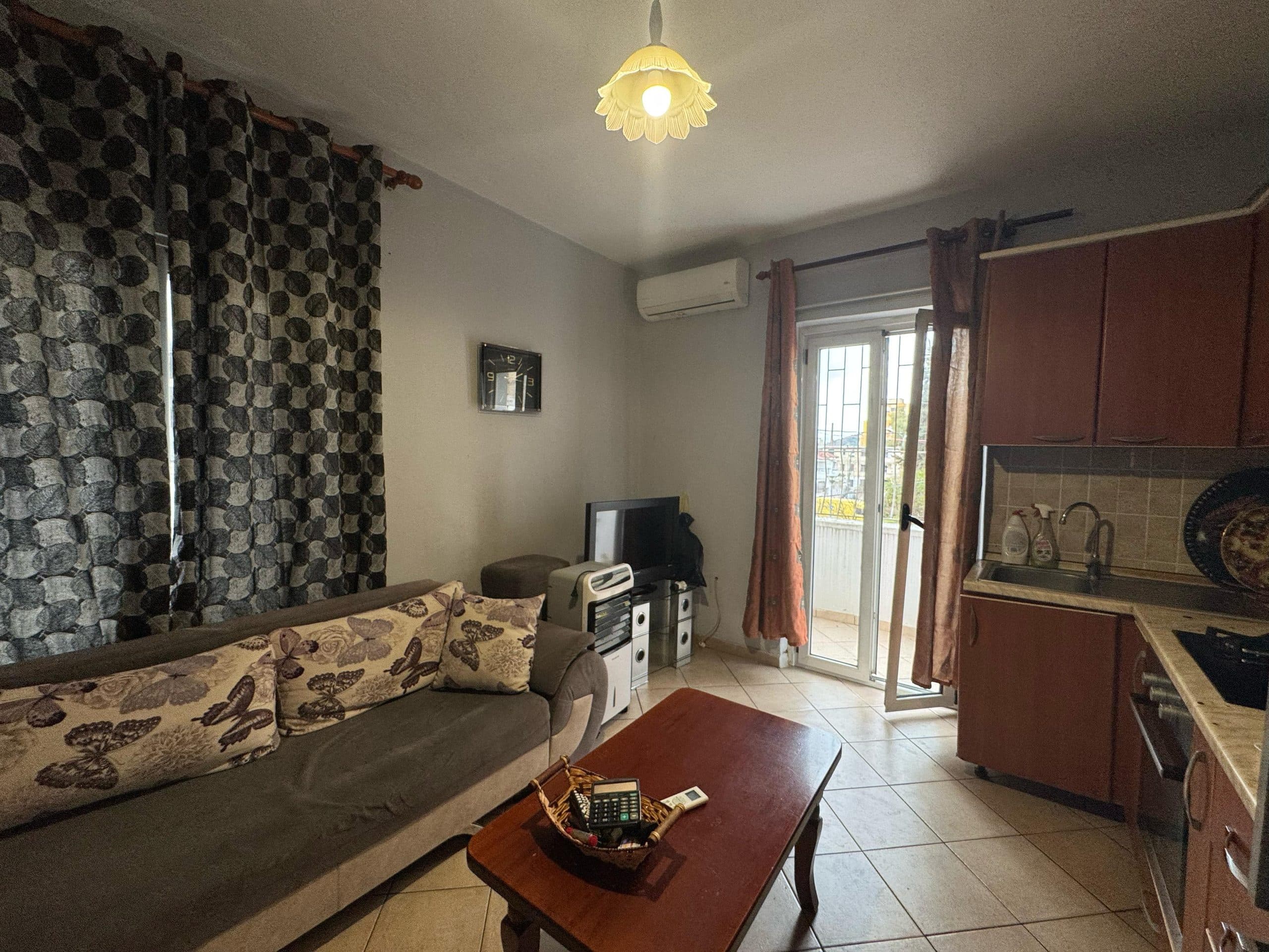 Apartament 2+1 për qira në Kombinat! 2