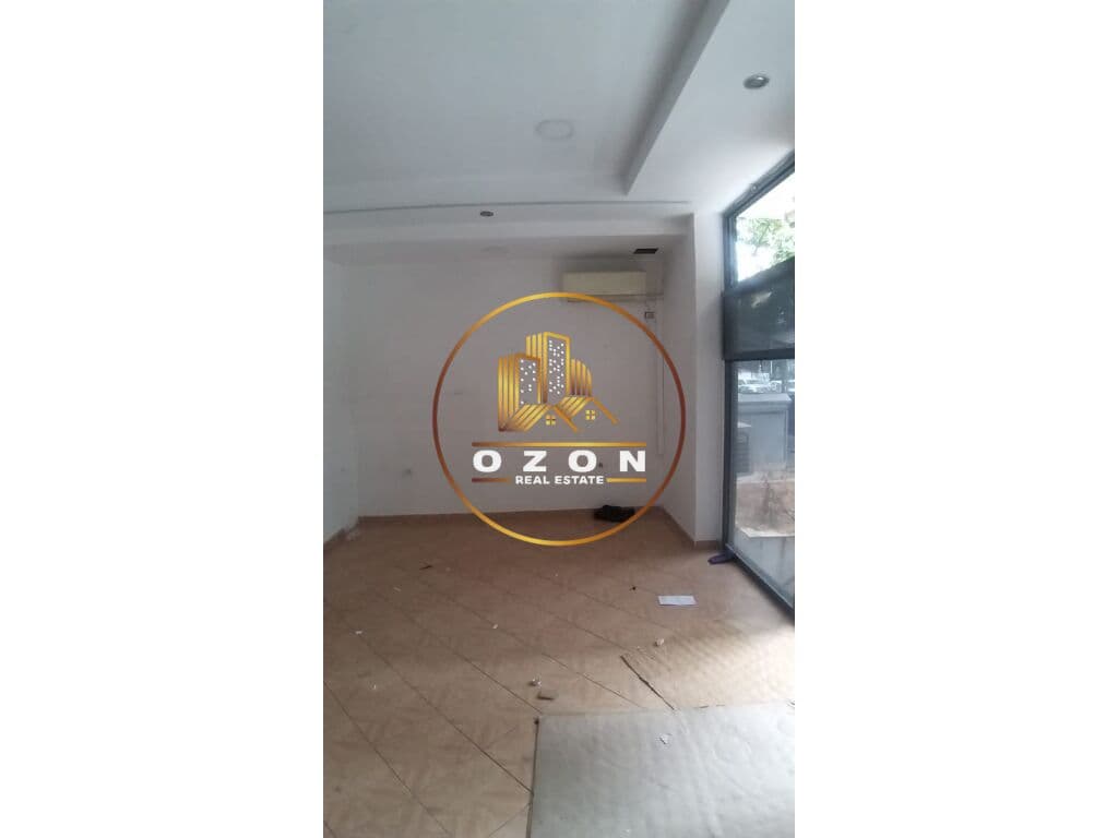 Hapësirë Biznesi për Shitje pranë "Square 21"! 3
