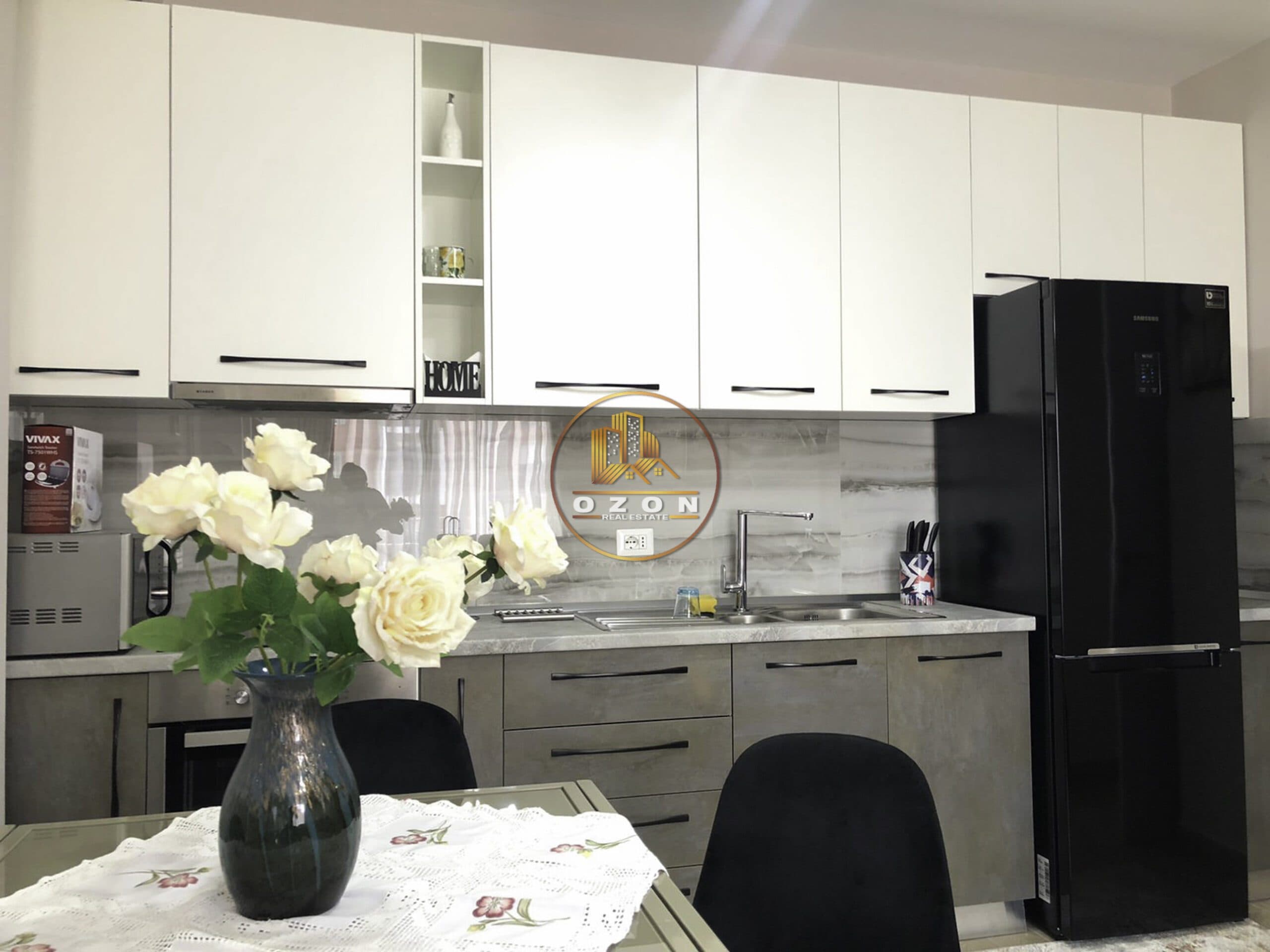 APARTAMENT 1+1 ME QERA TEK 21 DHJETORI !