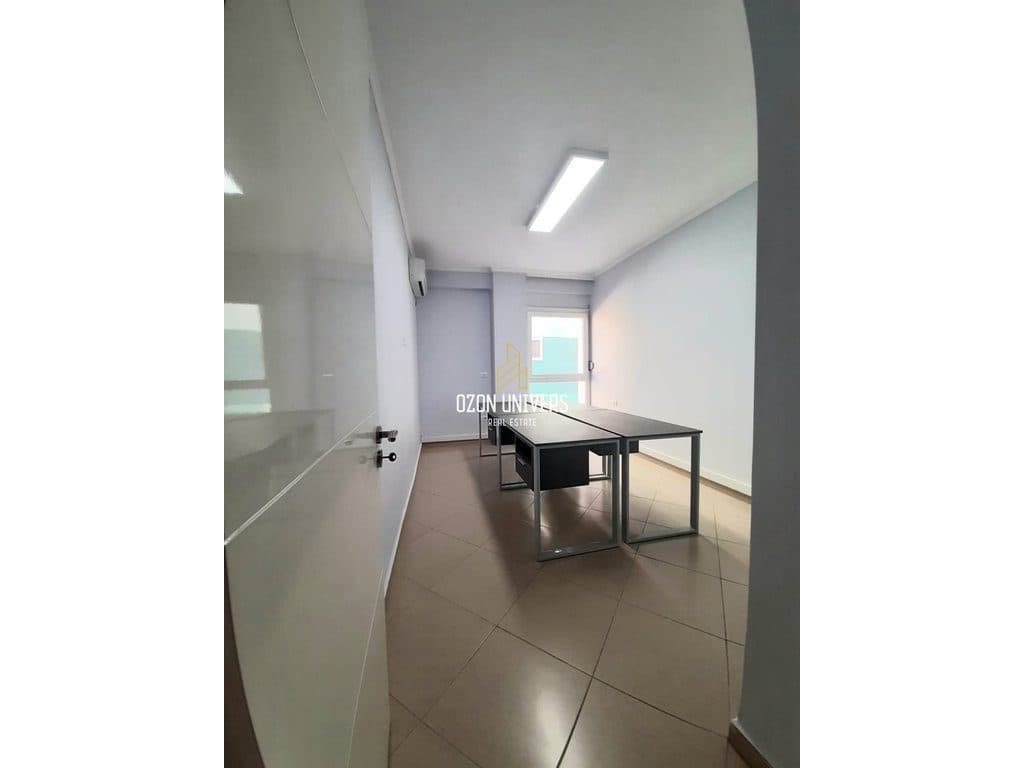 Ambient Biznesi për qira, në Qendër 3