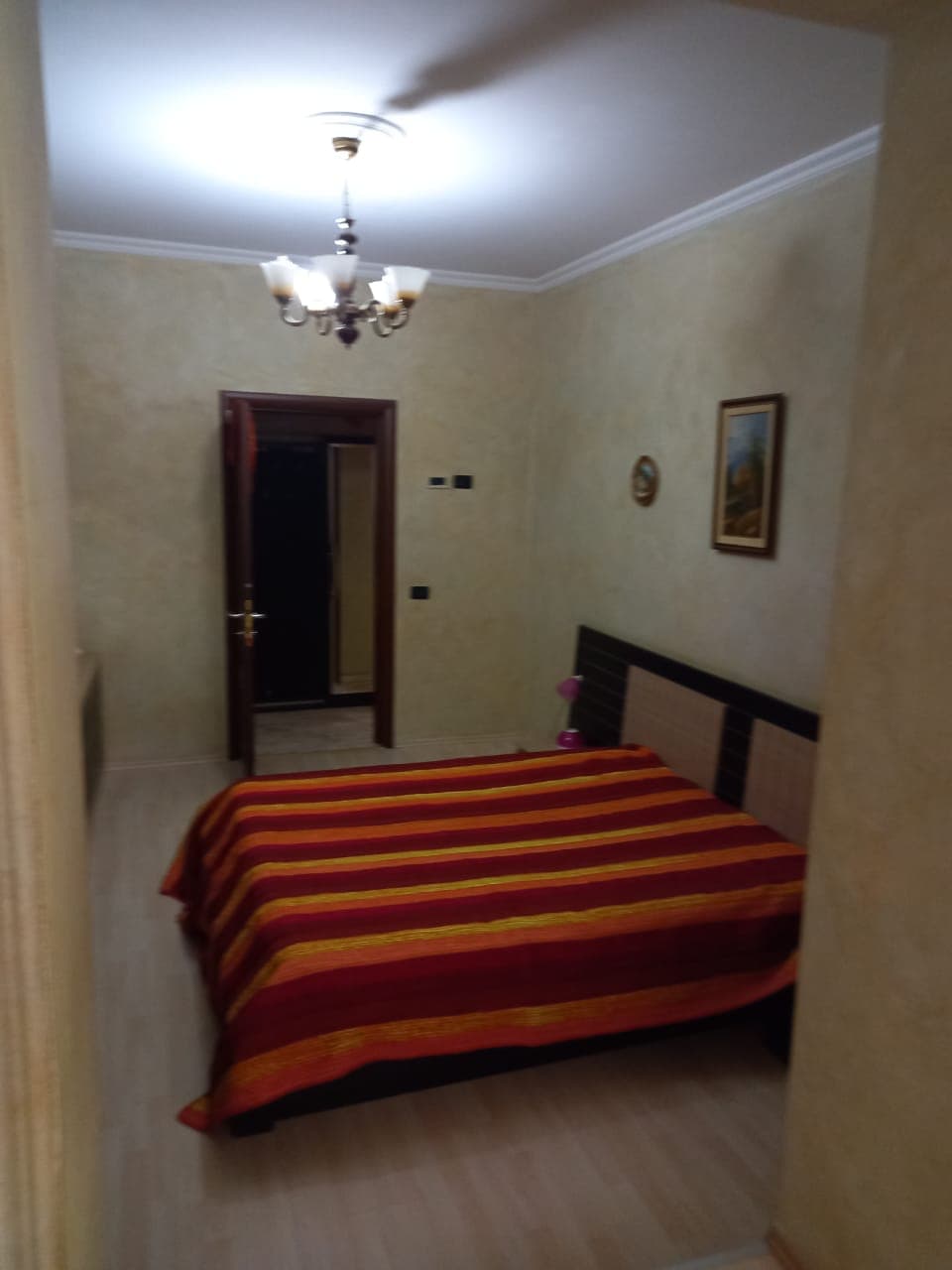 Jepet me qera apartament 2+1, i mobiluar.Rrug “Brigada 8” Blloku