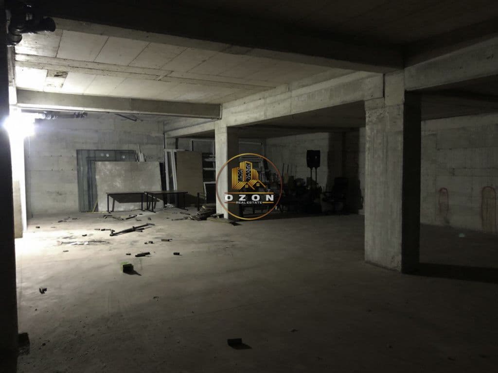 AMBIENT BIZNESI ME QERA 300 M2 PRANE UET !