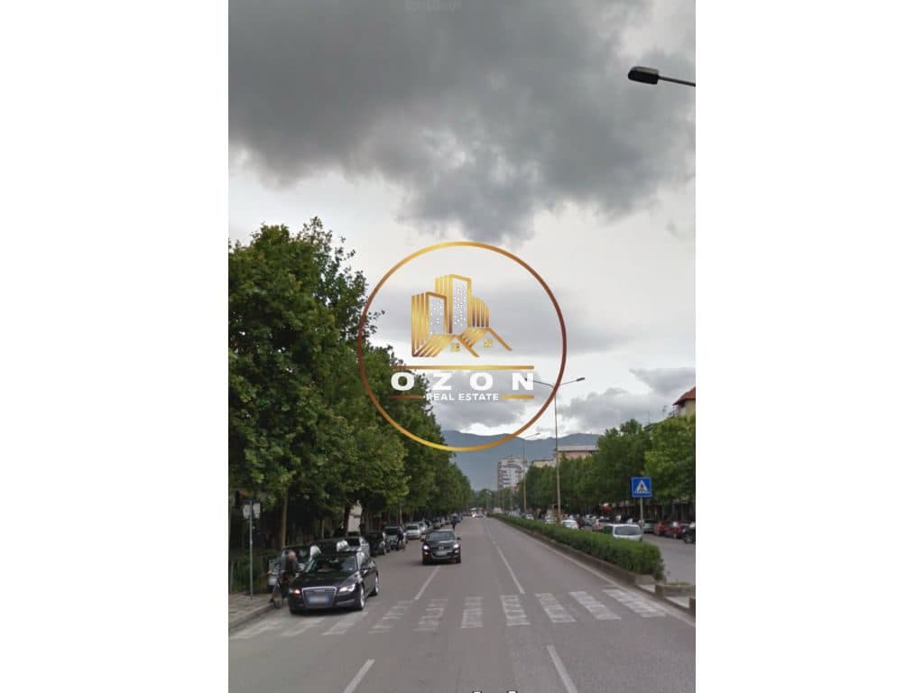 SHITET DYQAN BUZE RRUGE TEK RRUGA E KAVAJES!