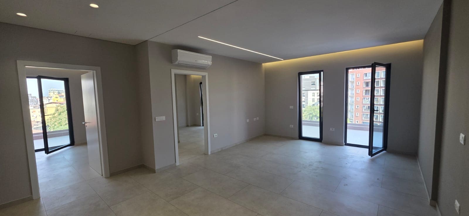 2 Apartamente me qira për biznes, tek Galeria Roma, Rruga e Kavajës! 2