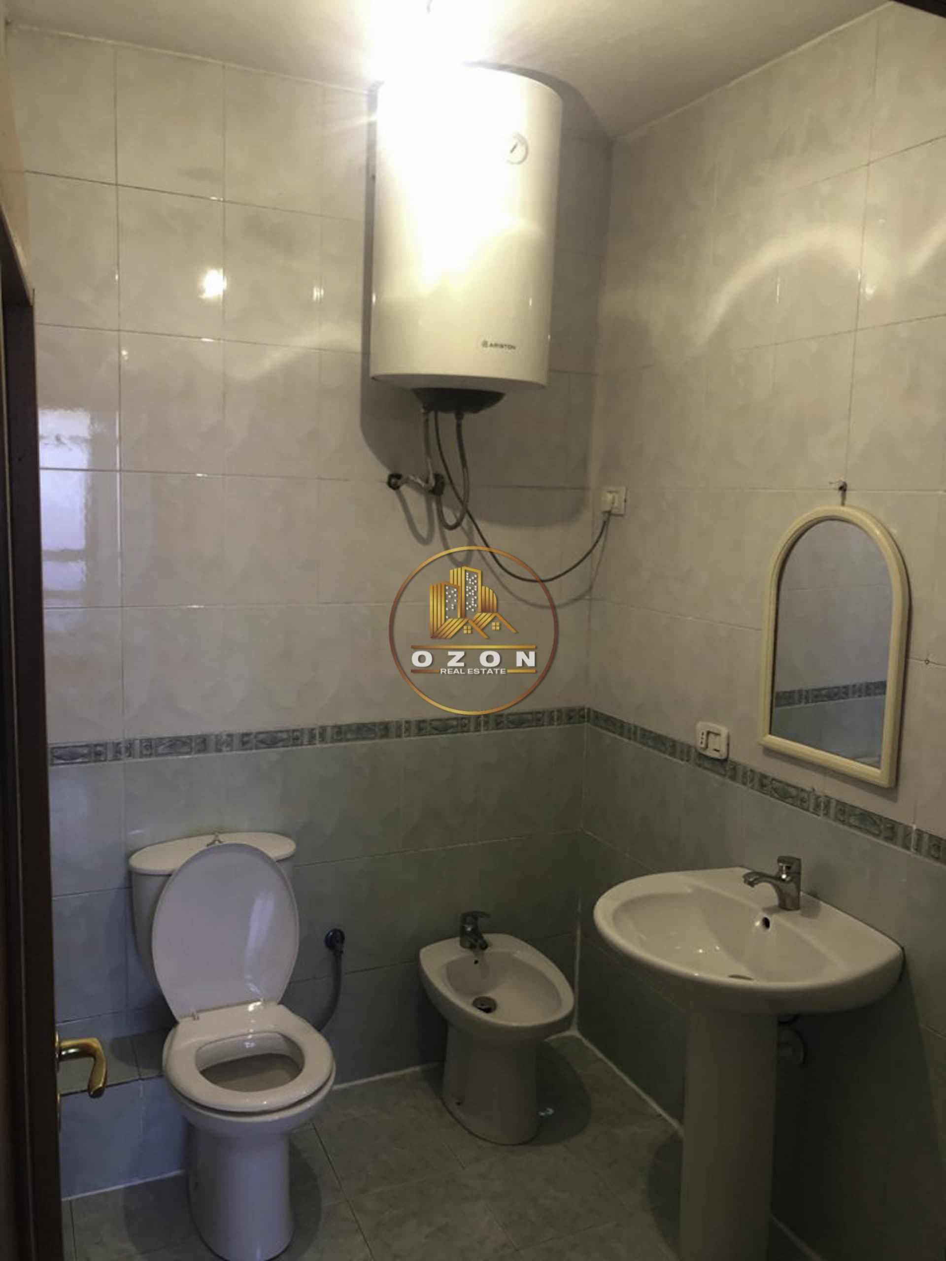 Apartament 2+1+2 me qera per banim/zyra.Adresa : 21 Dhjetori