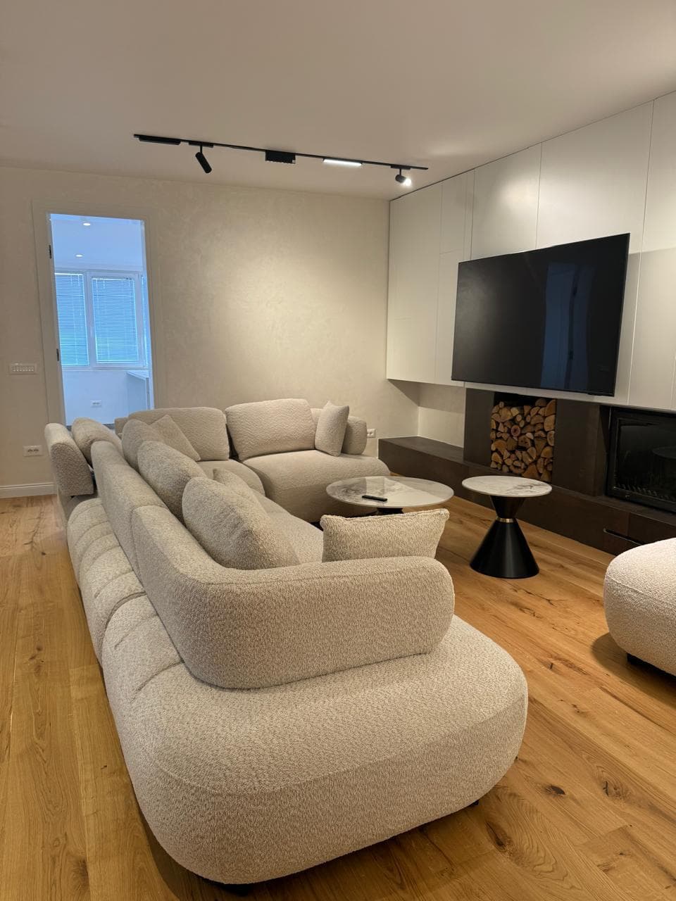 Super Apartament Luksoz 3+1+3 për Shitje tek Liqeni i Thatë me 2 Poste Parkimi! 2