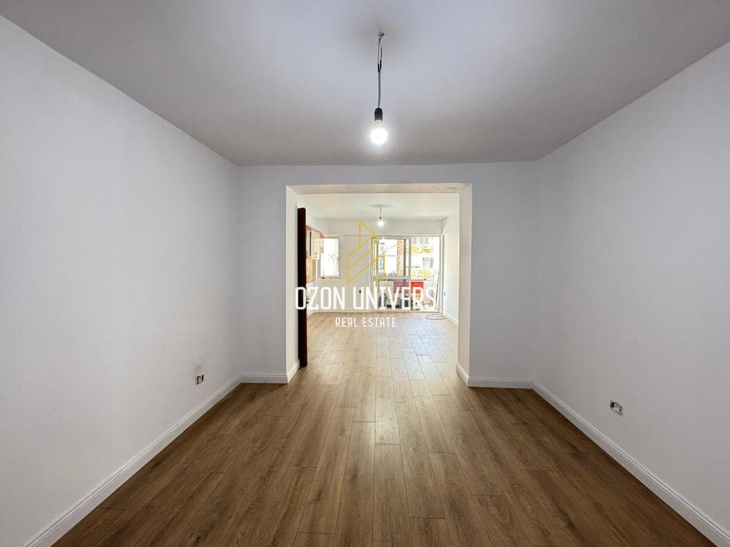 Ambient biznesi për qira në zemër të Bllokut – i përshtatshëm për zyra! 2