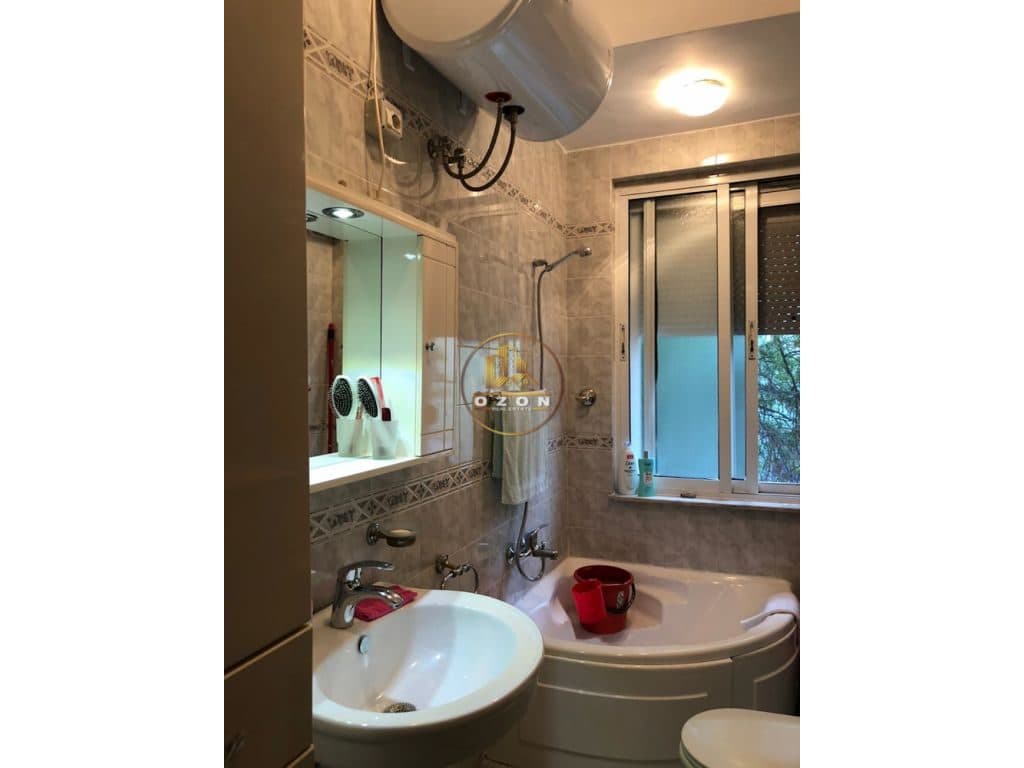 Jepet me qira apartament 3+1, per zyra ose banim . Bulevardi “Bajram Curri”