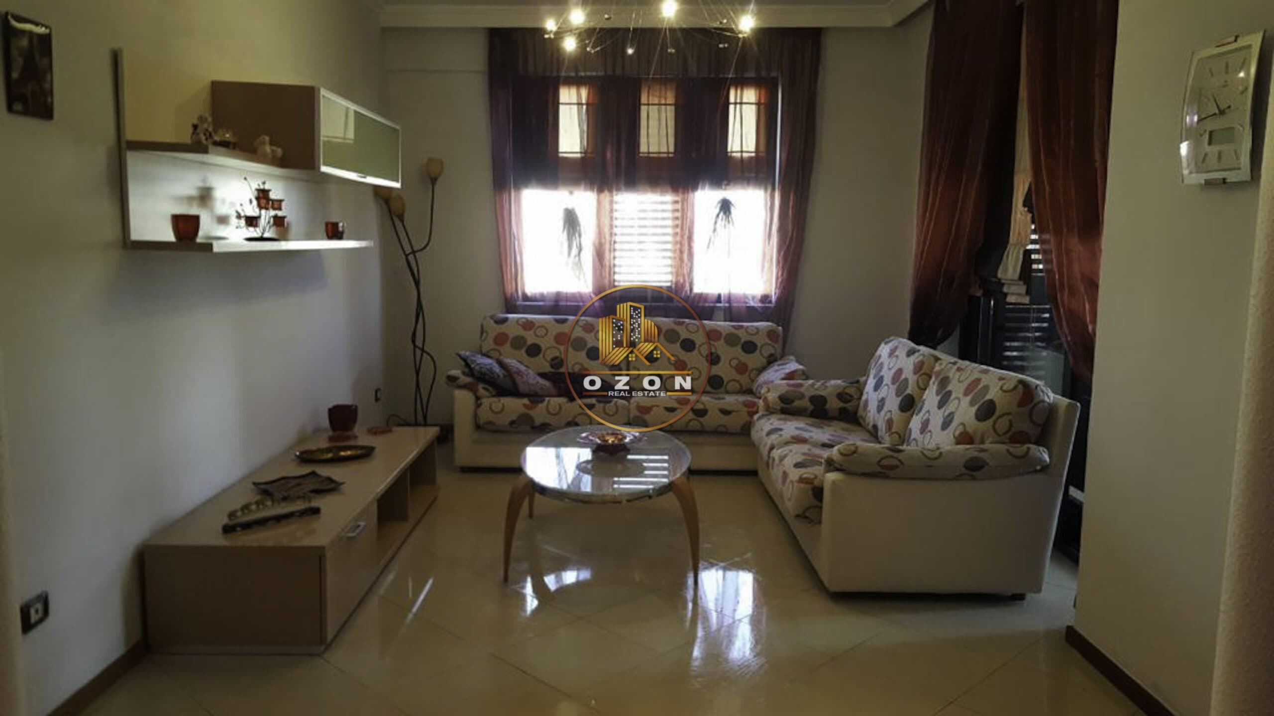 Jepet me qera apartament 2+1+2 , i mobiluar , tek 21 Dhjetori . 4