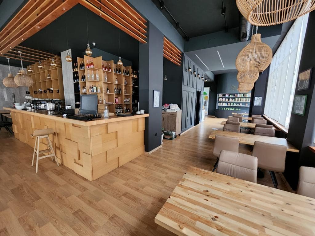 Bar-Restoranti i Investuar në Zonën e Kodrës së Diellit për Shitje!