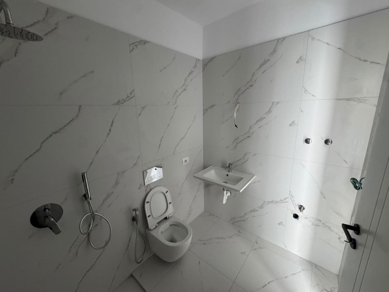 Apartament 1+1 për shitje , Sarandë , me pamje nga deti ! 3